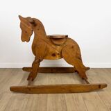 Grand cheval à bascule ancien en pin