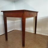 Spindle legs desk