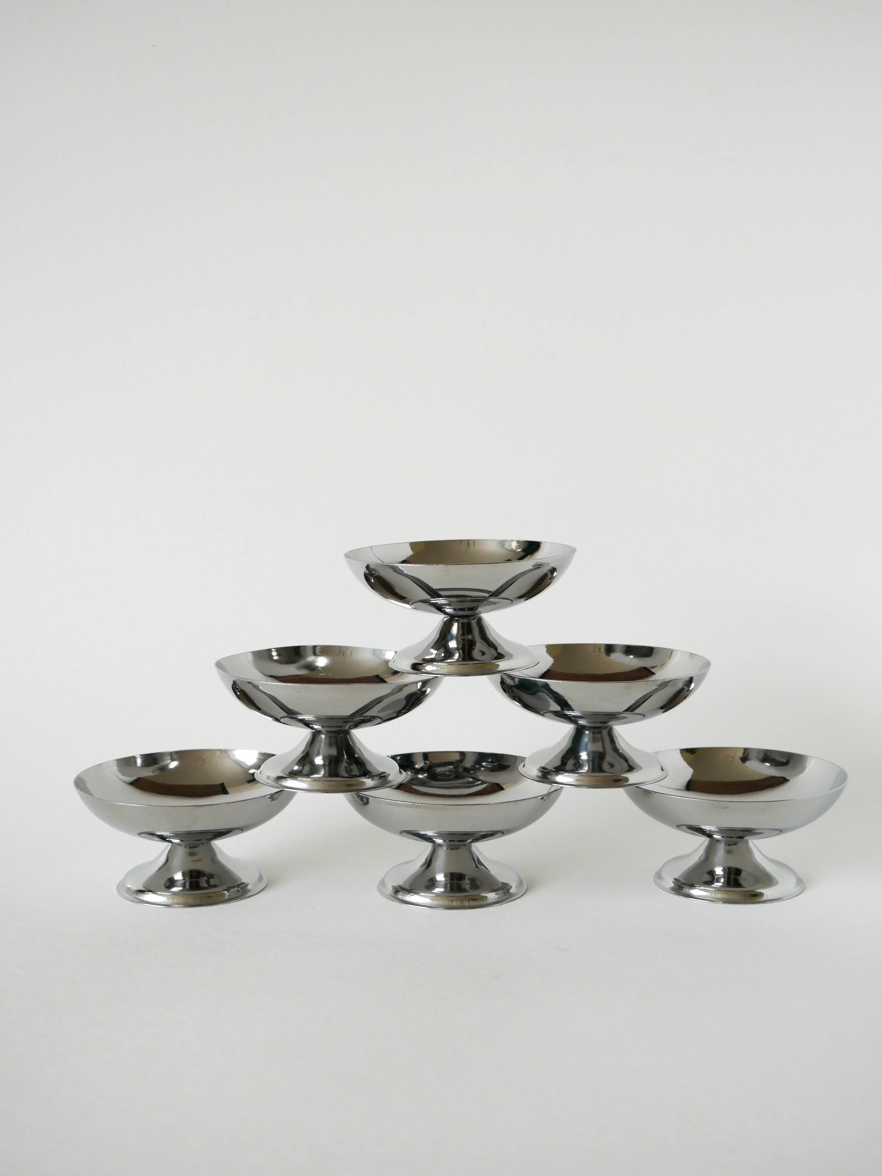 Set of 6 vintage stainless steel ice cream cups, triangular feet, Design, 1970, 9 x 4.5 cm
