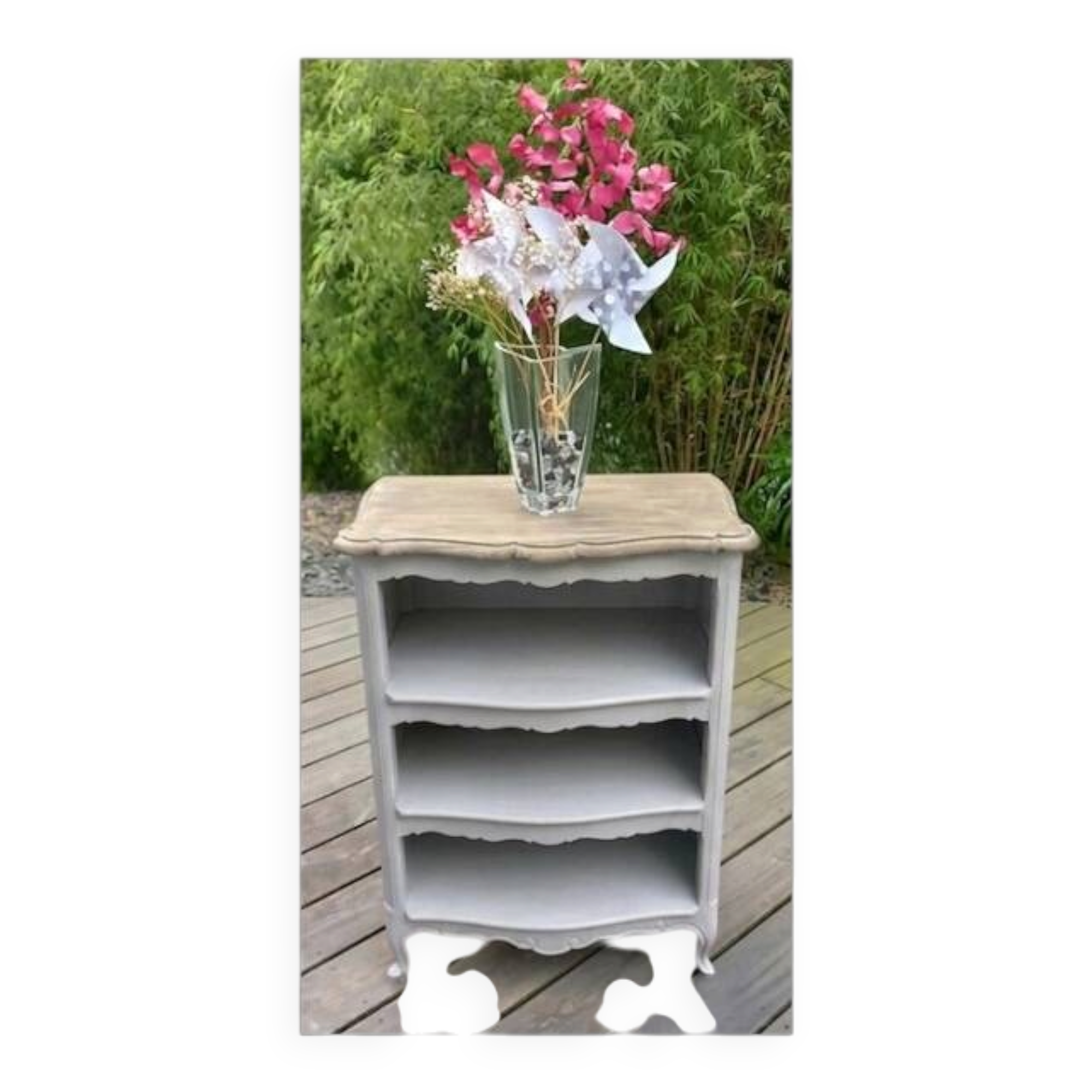 Light grey ancient bibus
