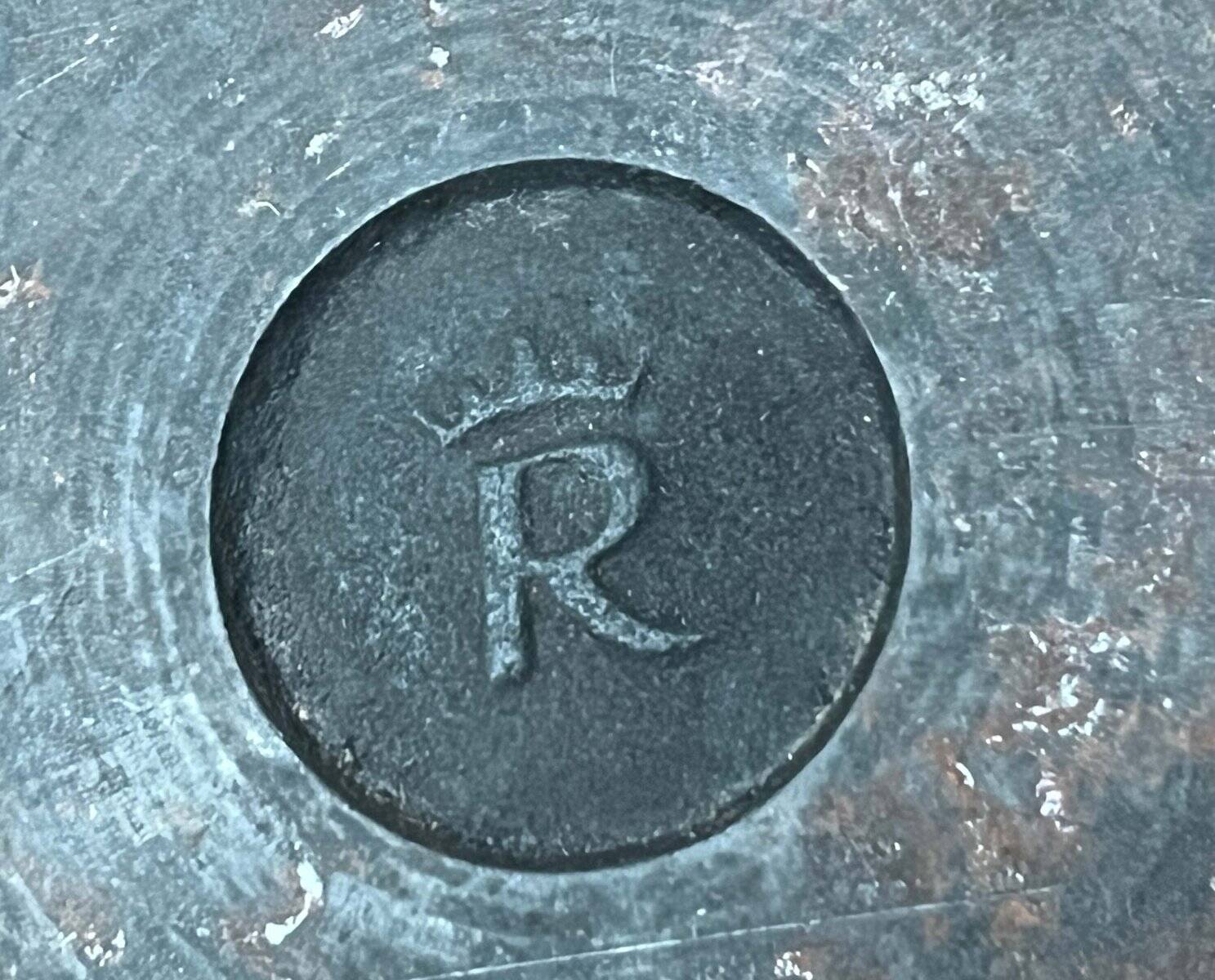 Black enamelled cast iron pot with a teak handle in mid-century style by Timo Sarpaneva for Rosenlew of Finland, 1960s.