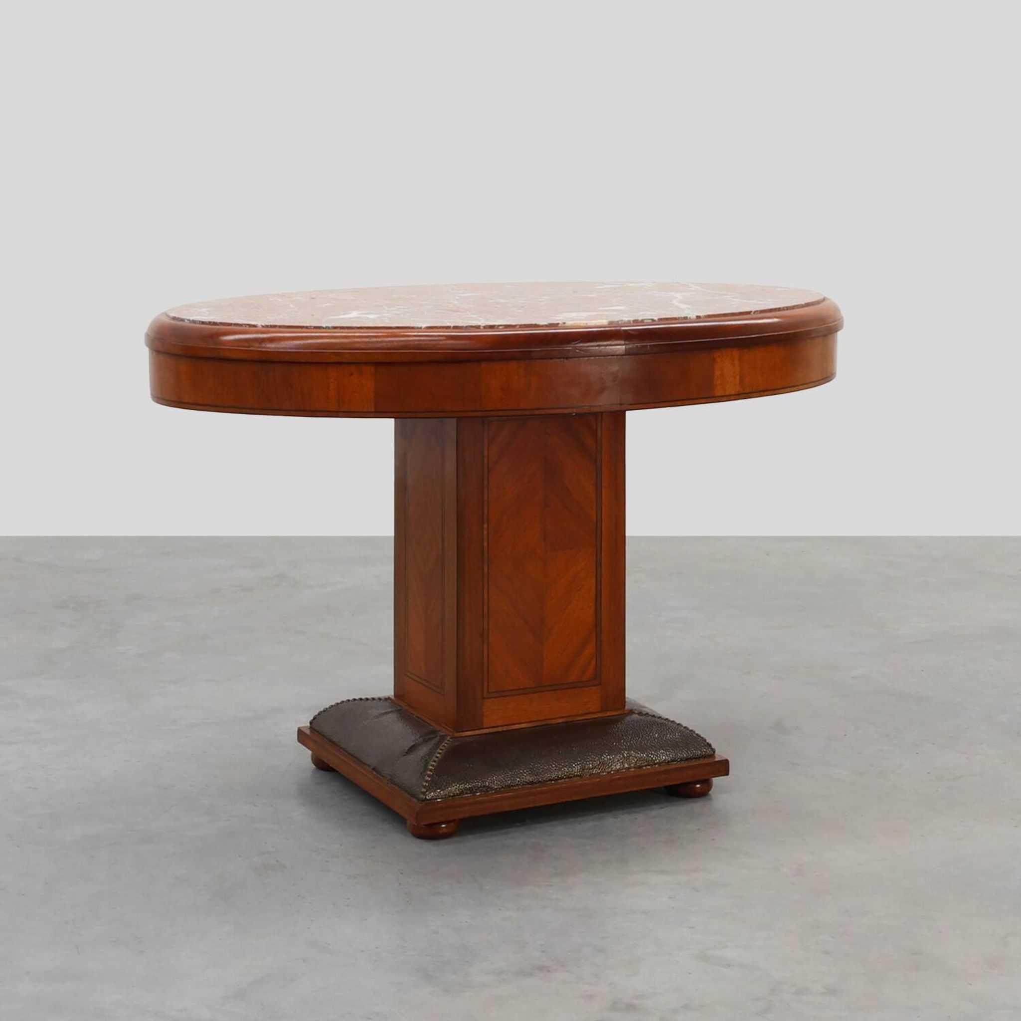 Table d'appoint ovale Art Déco en noyer avec plateau en marbre par De Coene, Belgique