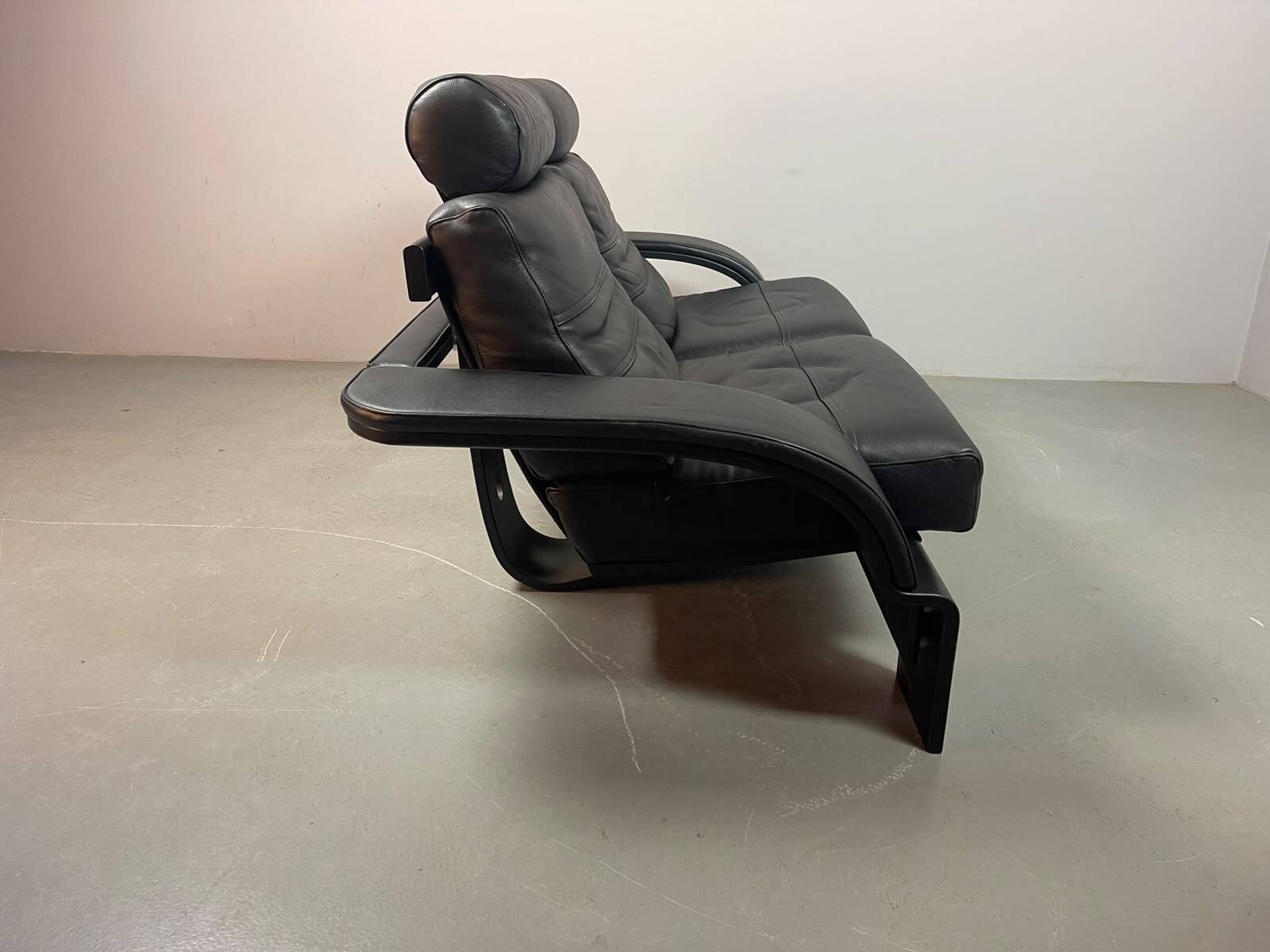 Black Leather Ake Fribytter “Kroken” Two-Seater Sofa for Nelo Möbel. Sweden