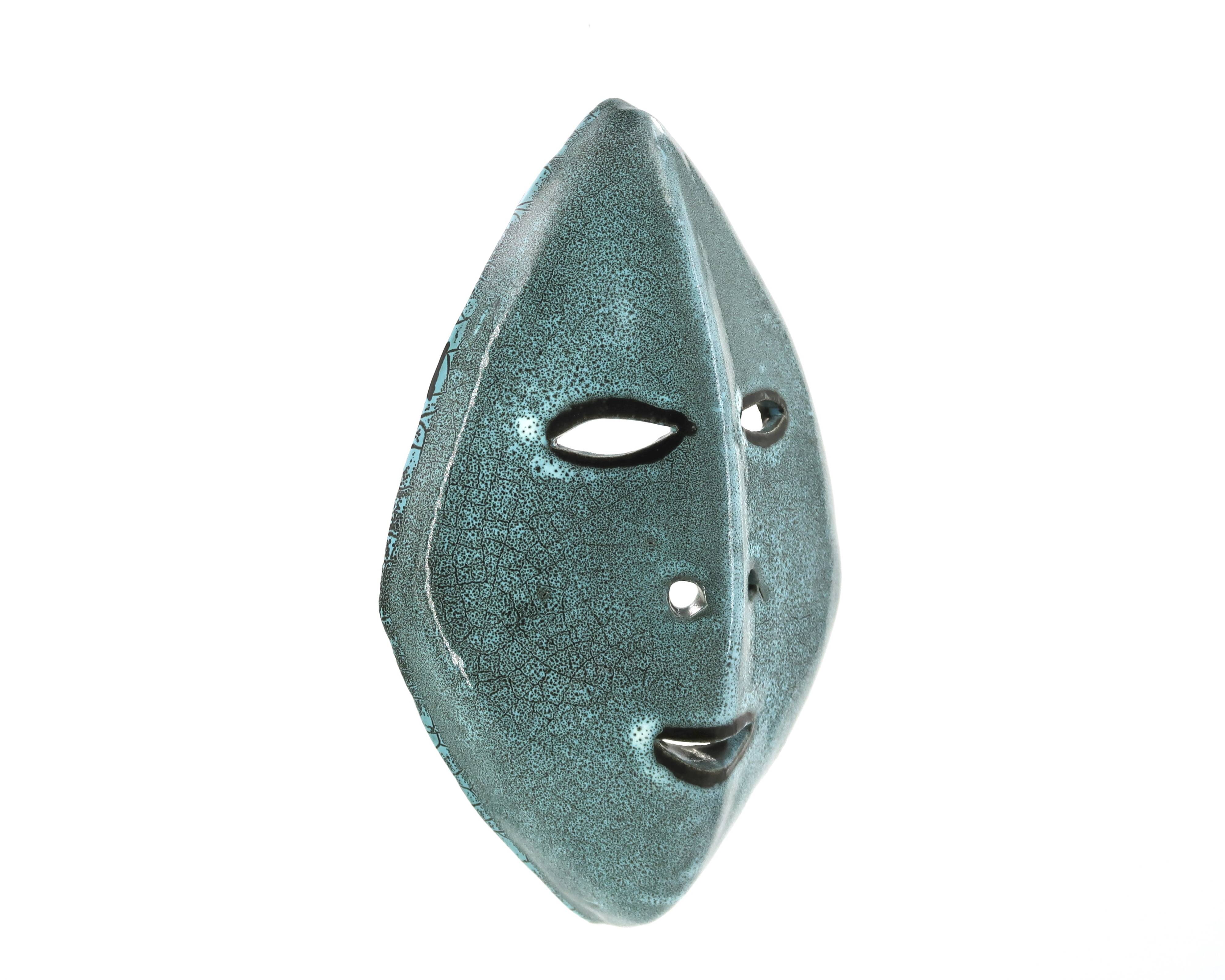 Masque Accolay en céramique bleue turquoise, années 60