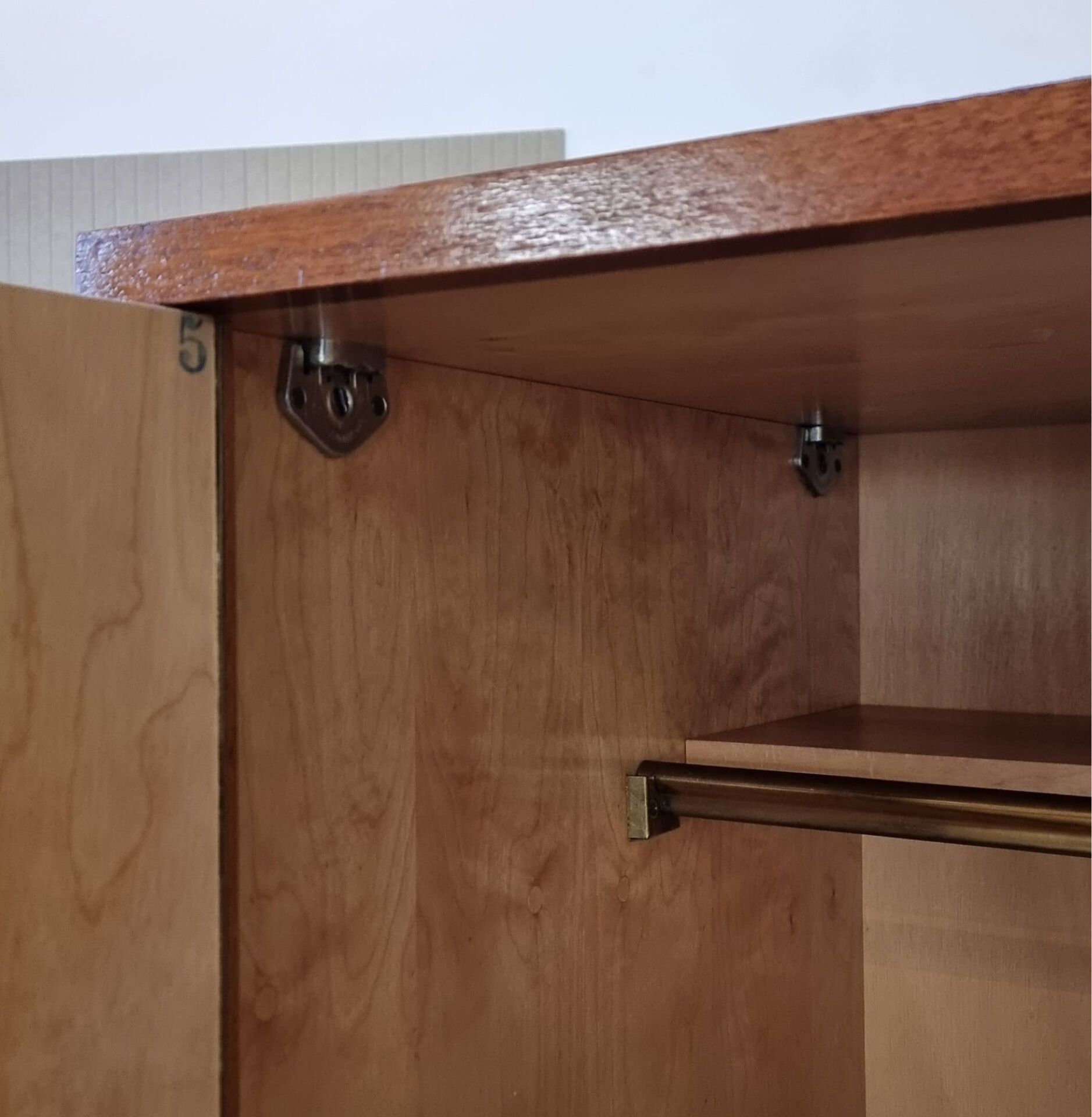 Armoire du milieu du siècle