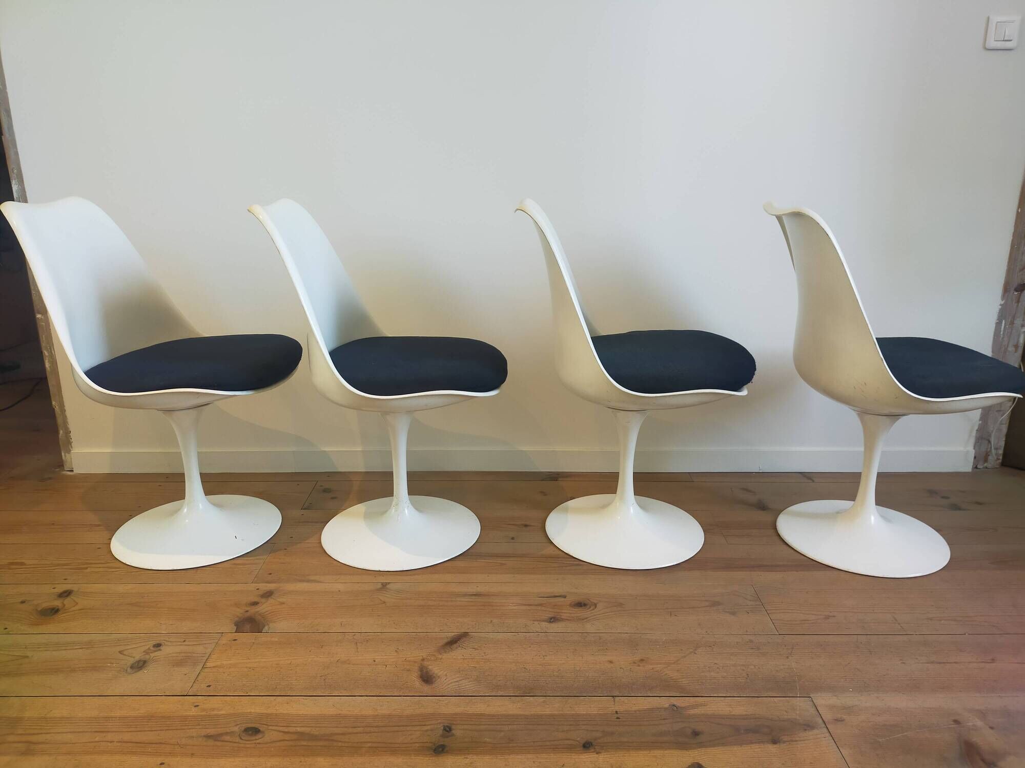 4 Tulip chairs by Saarinen