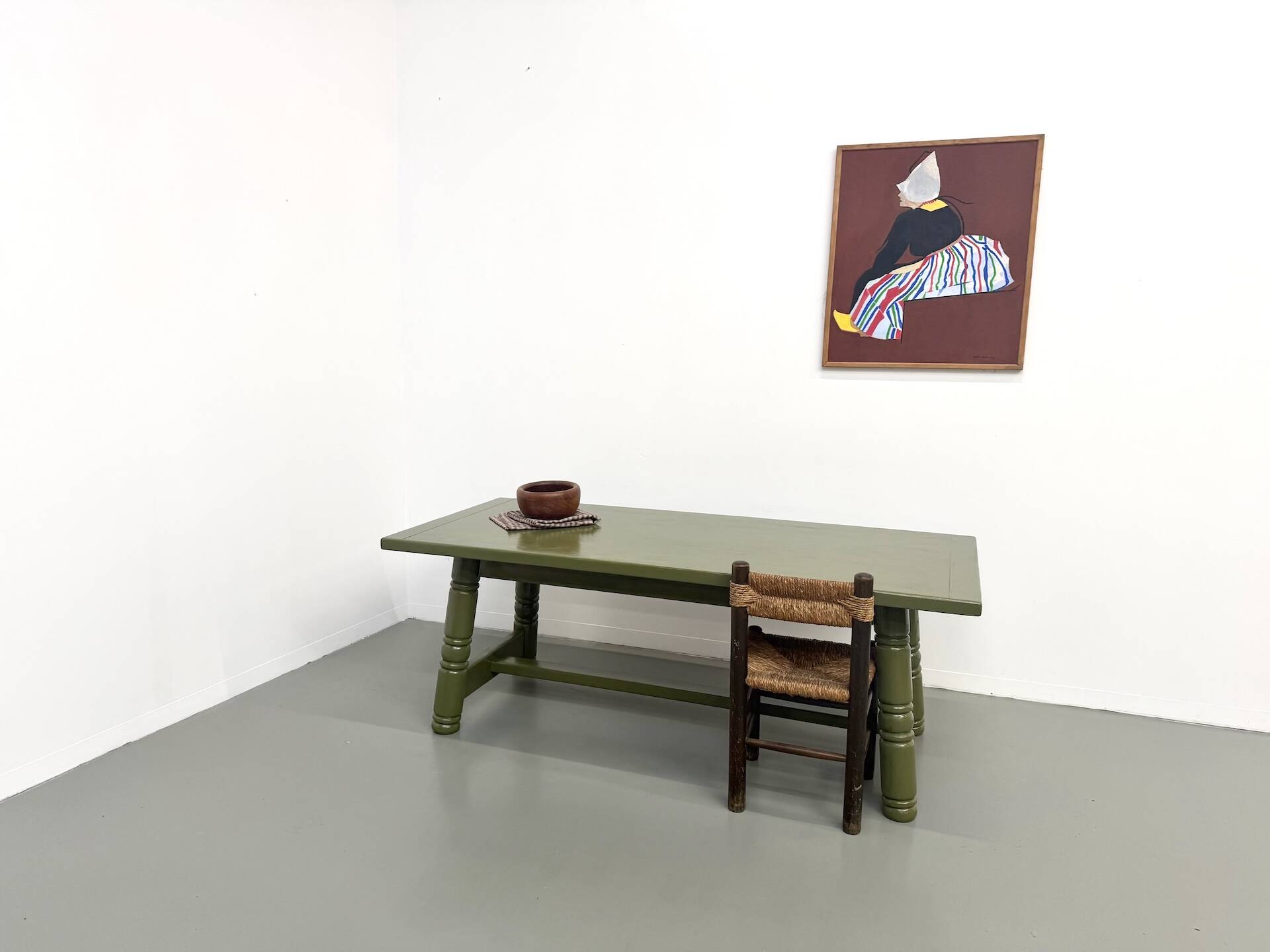 Glossy olive green lacquered dining table — DLG Georges Robert, Circa 1970