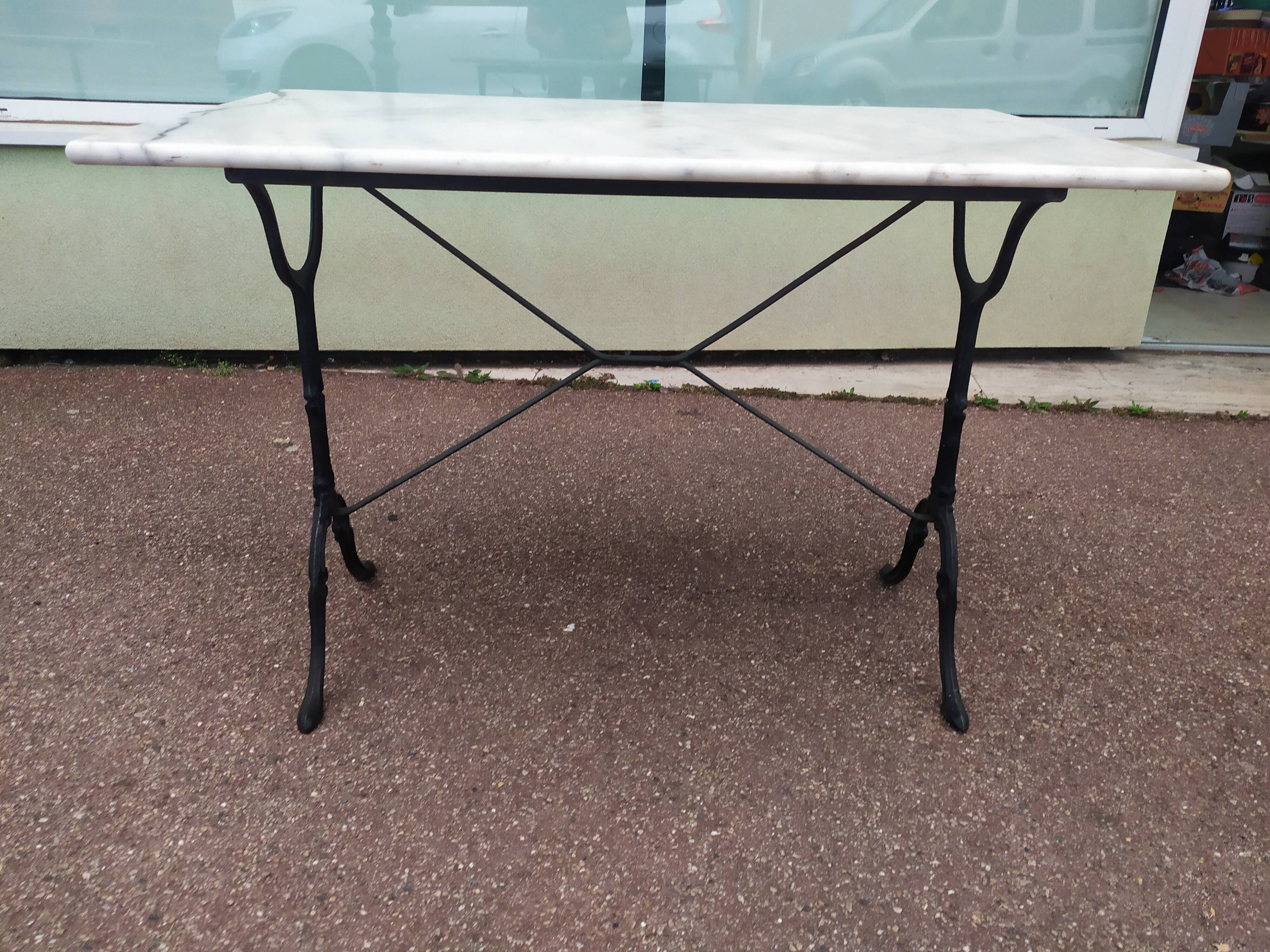 Bistro table in marble from a Parisian brasserie