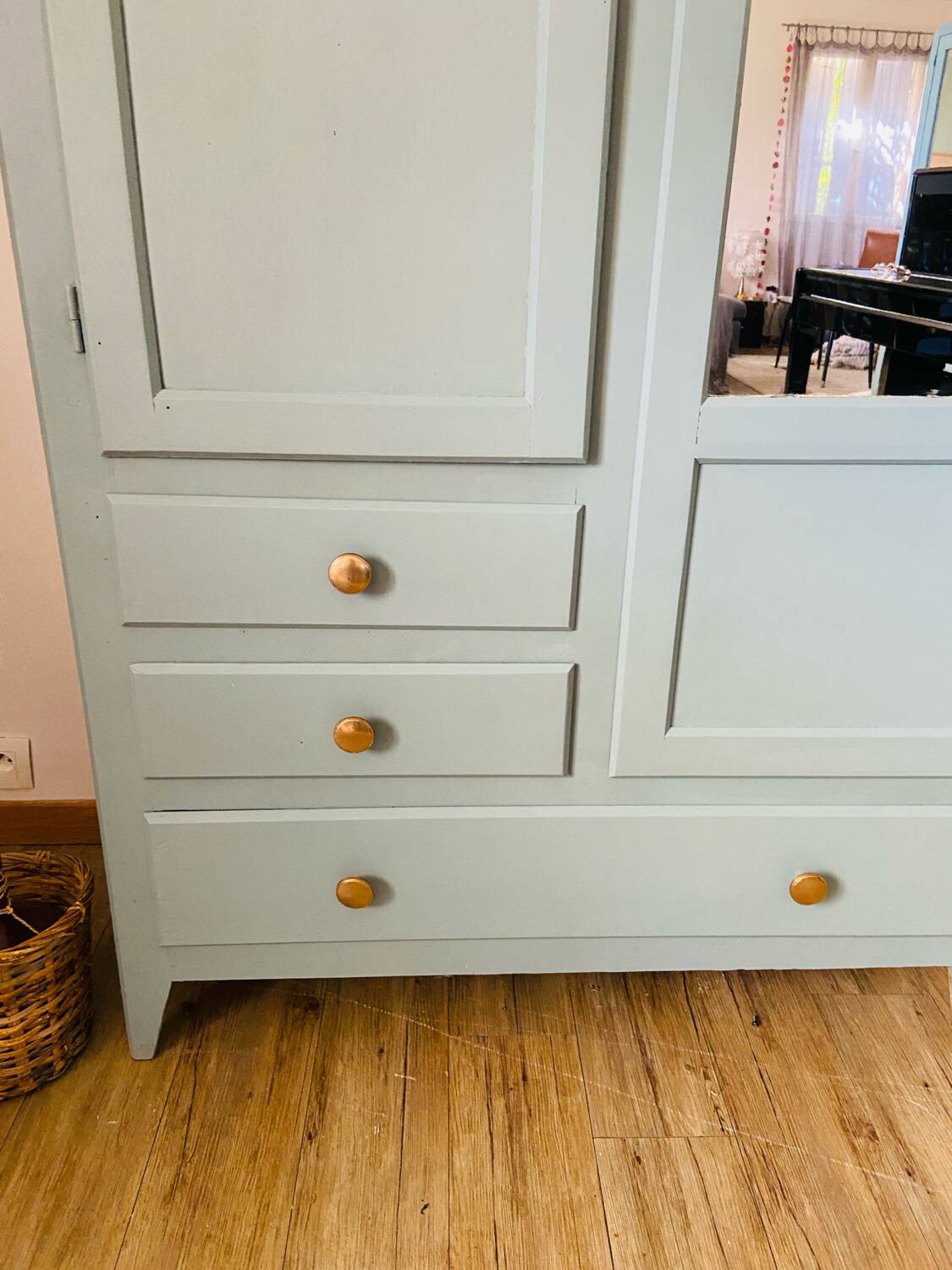 Armoire parisienne