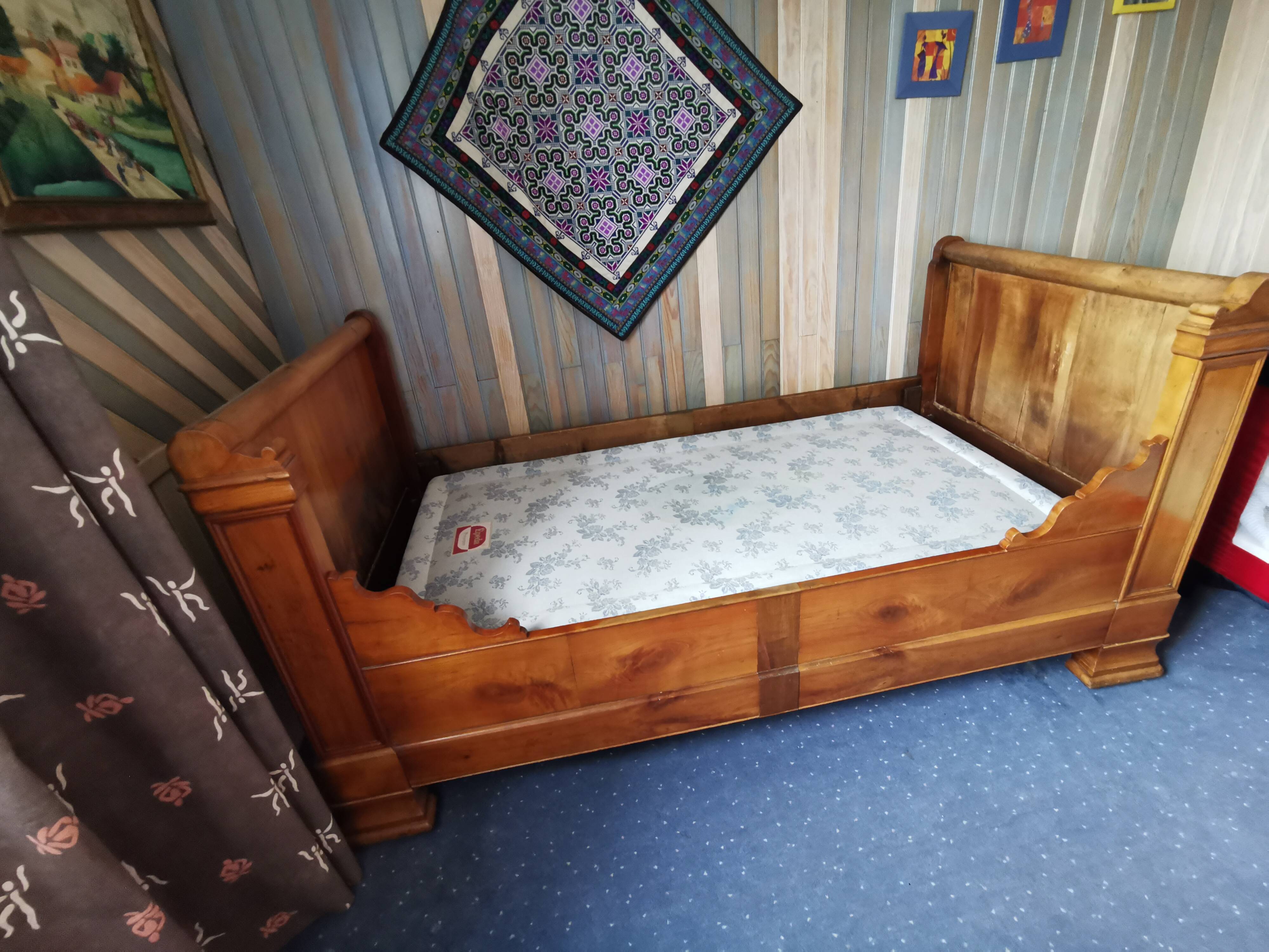 Louis Philippe corner bed