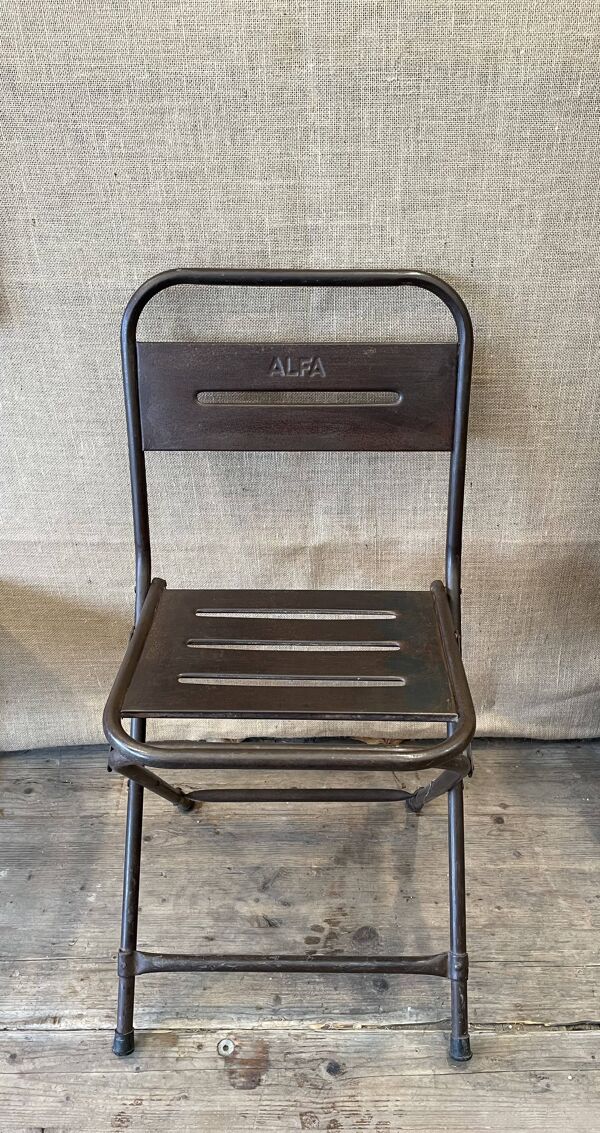 Chaise industrielle en métal pliante