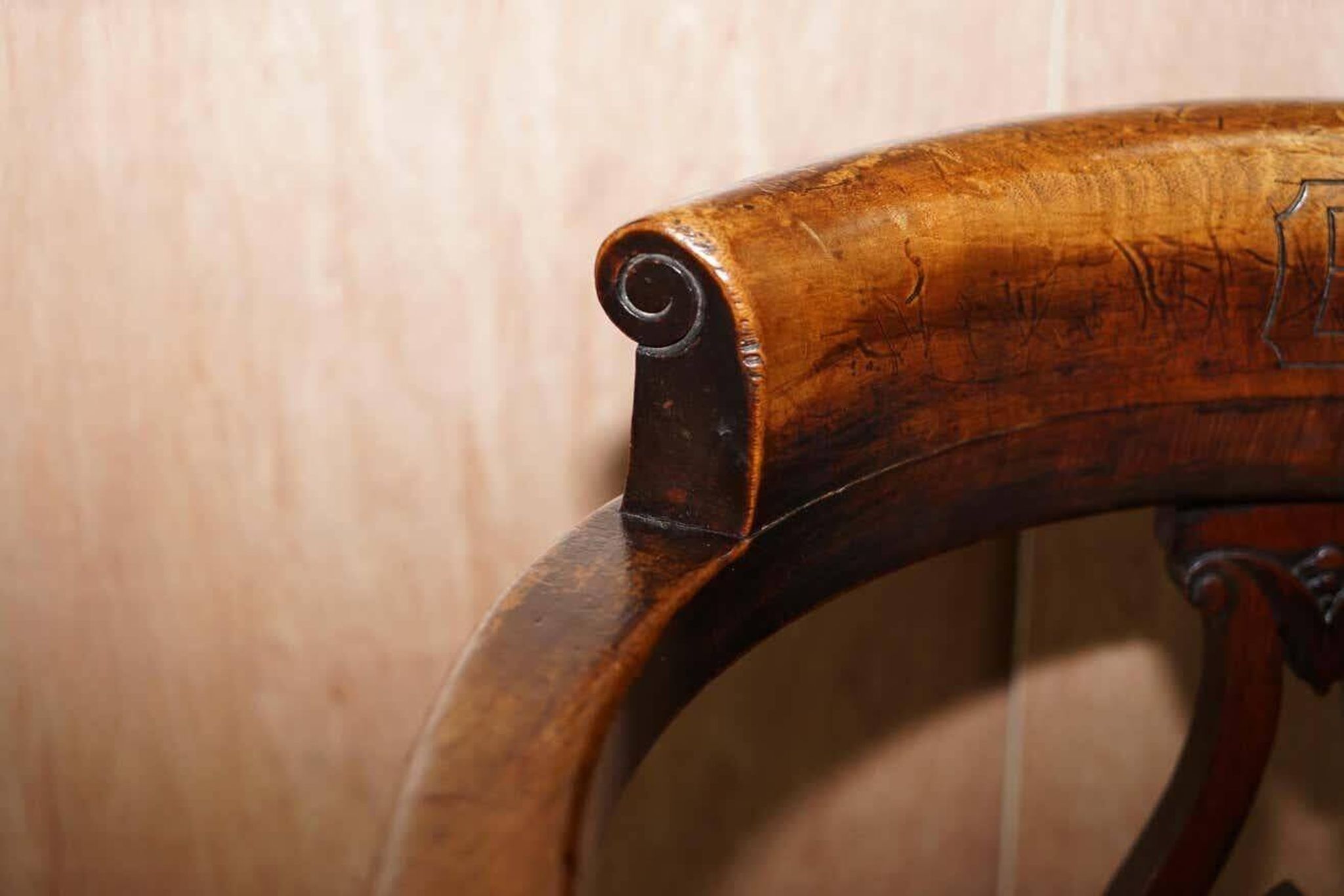 Chaise de capitaine victorienne en noyer d'Eton College