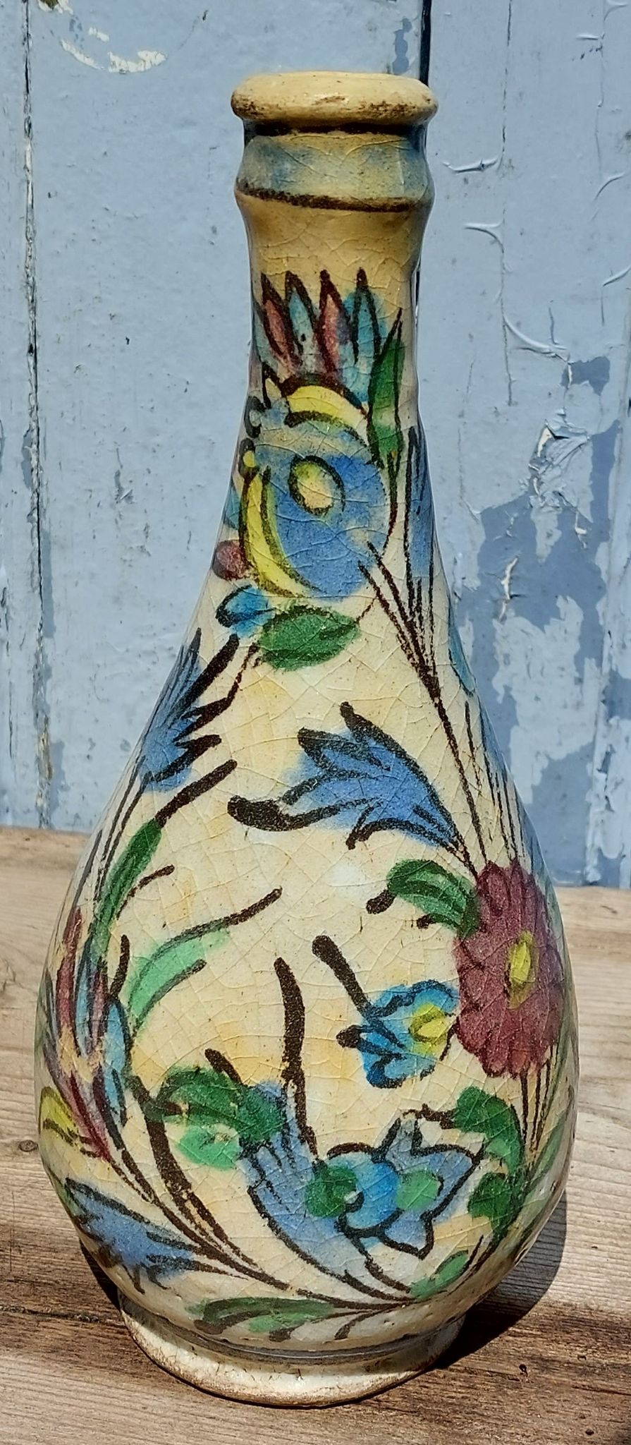Bouteille en céramique siliceuse Iznik Turquie à décor floral 19ème siècle