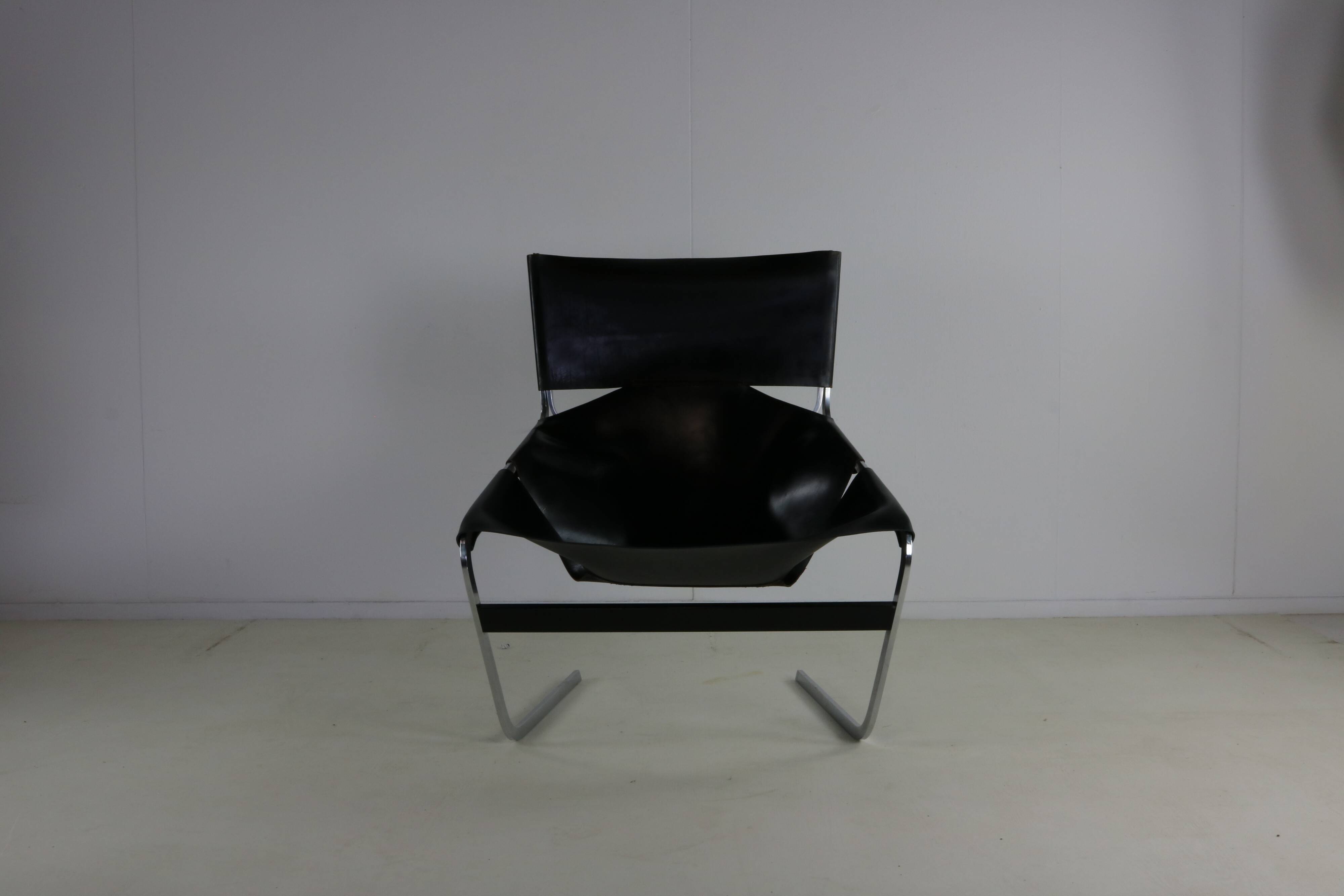 Famous sixties design lounge chair by Pierre Paulin for Artifort