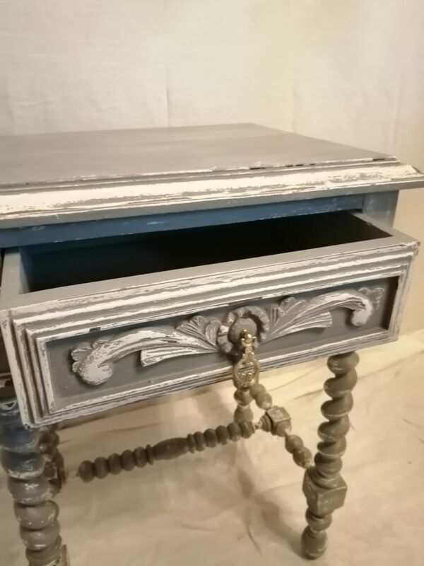 Table d'appoint patinée