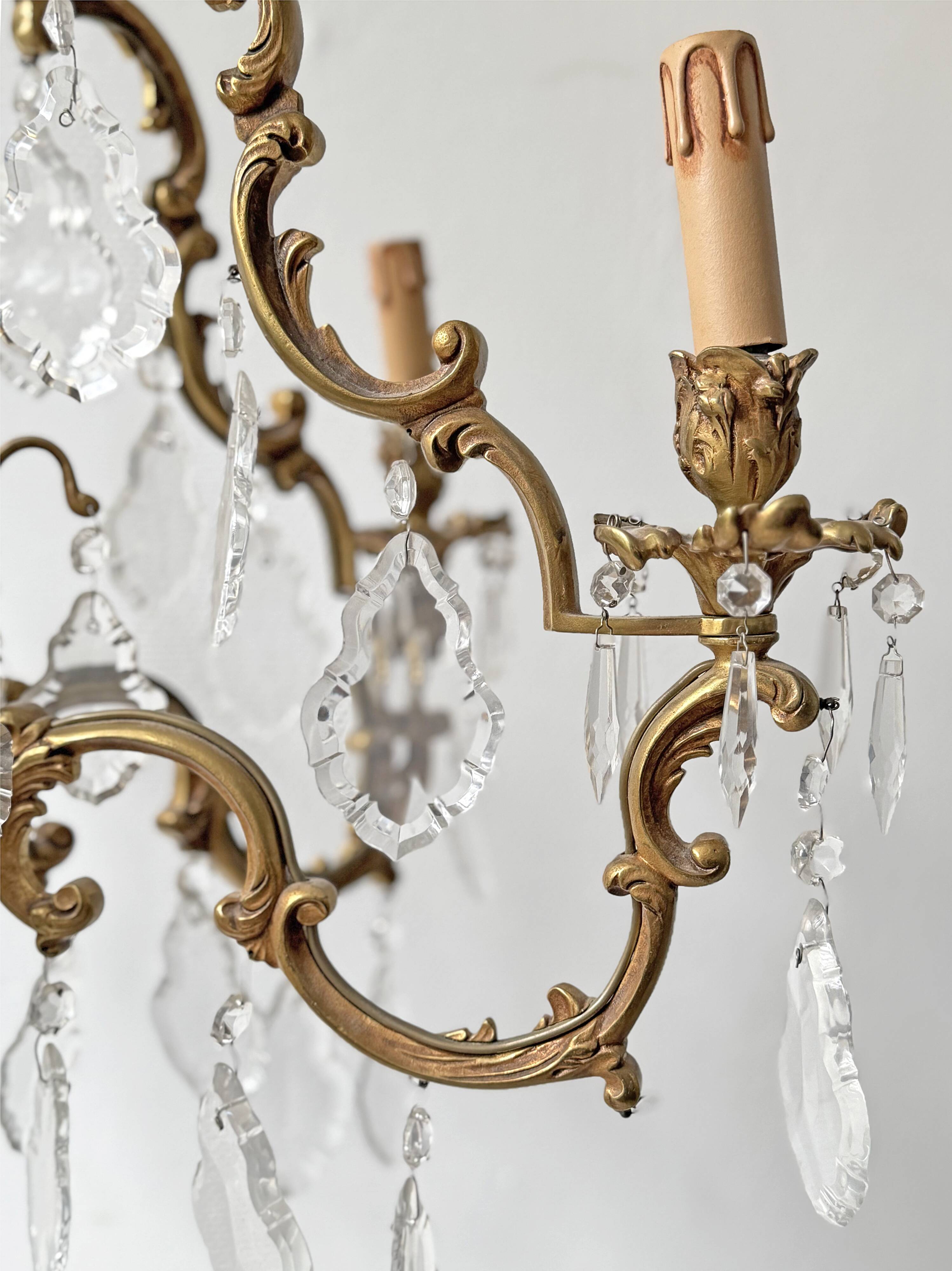 Louis XV style chandelier in gilded bronze with 6 light arms.
