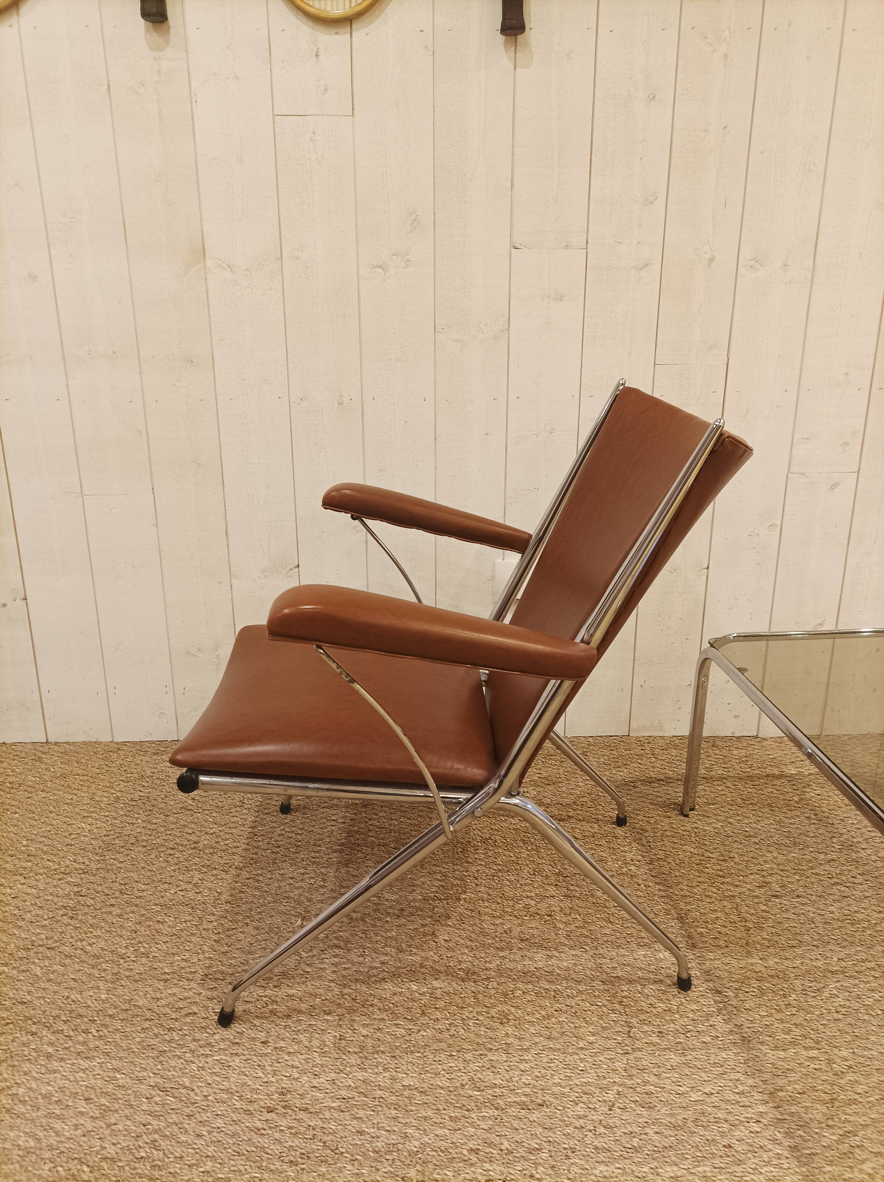 Leatherette folding armchair