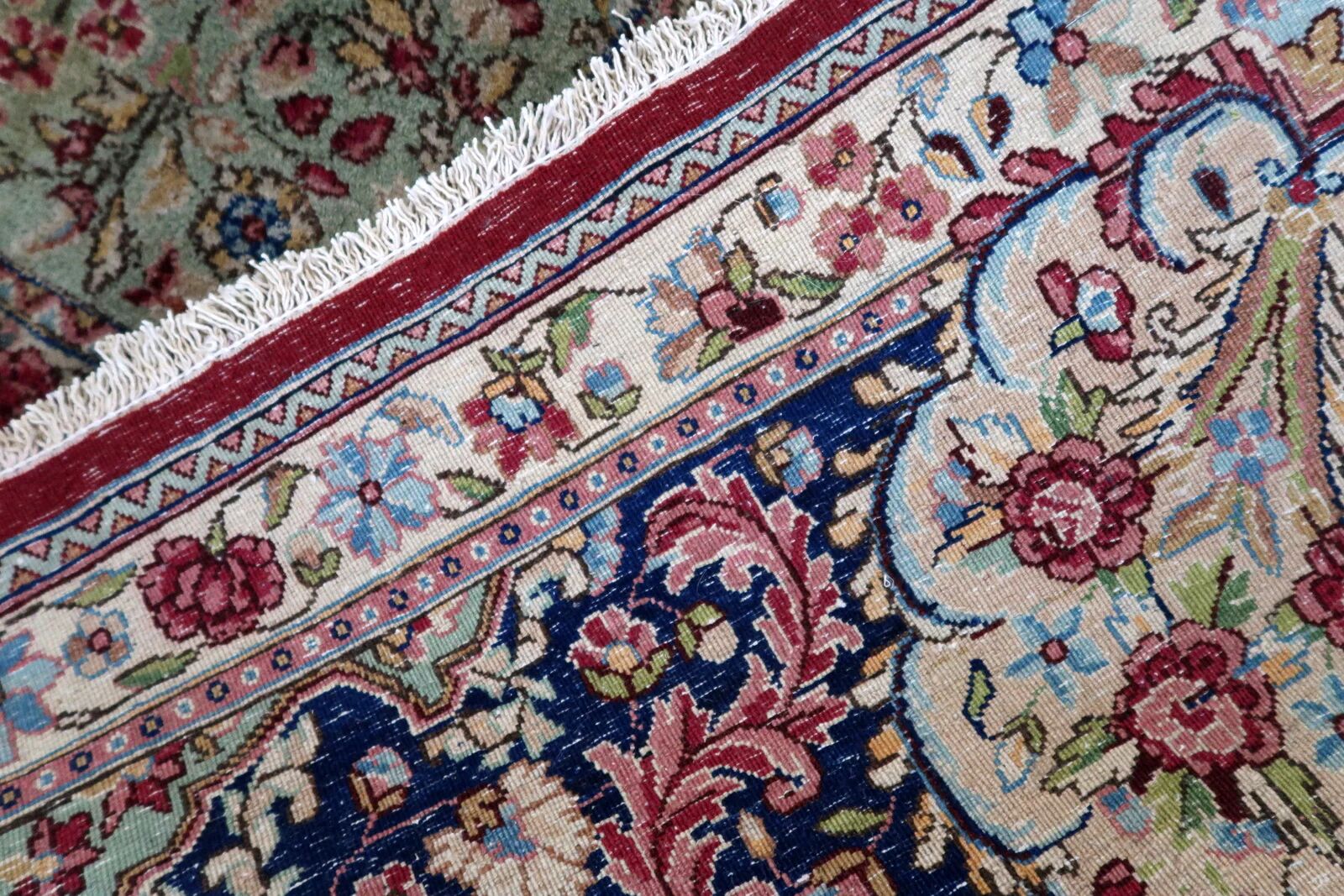 Antique 1920s Persian Kerman rug, floral medallion, red field, 273cm x 362cm