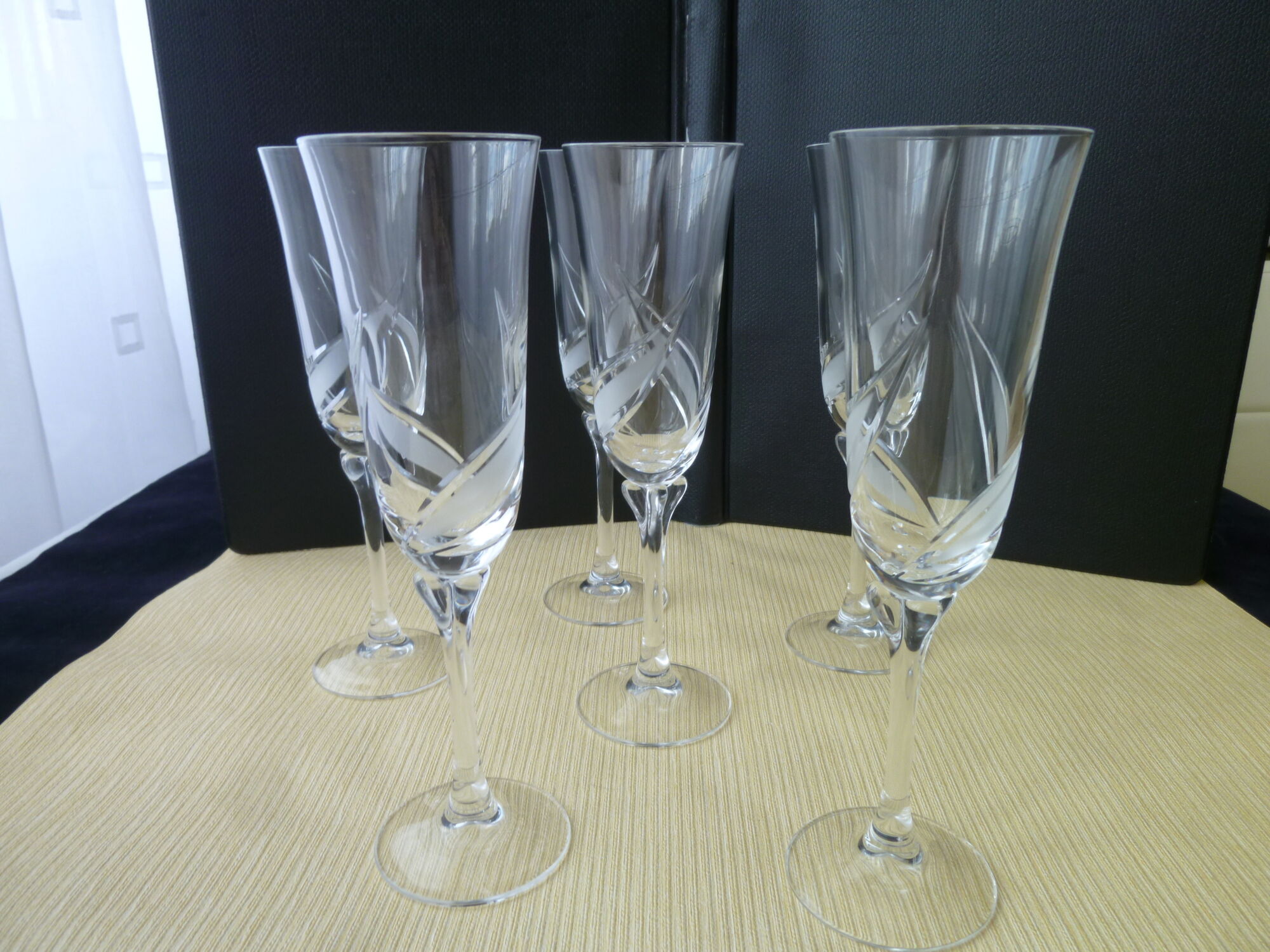 Set of 6 flutes champagne decor in frosted glass