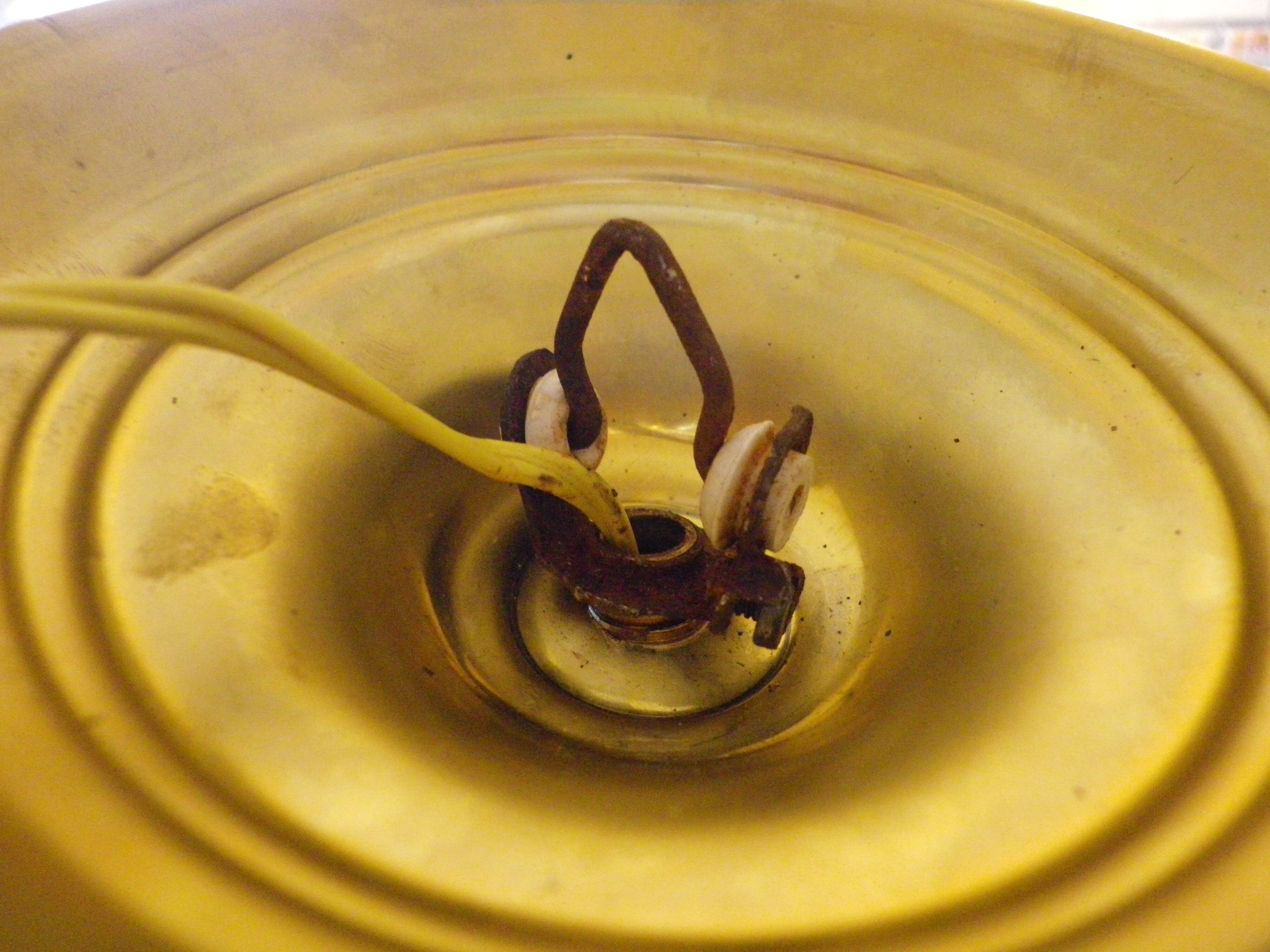 Suspension in brass and glass opaque granulated 1960s/1970s