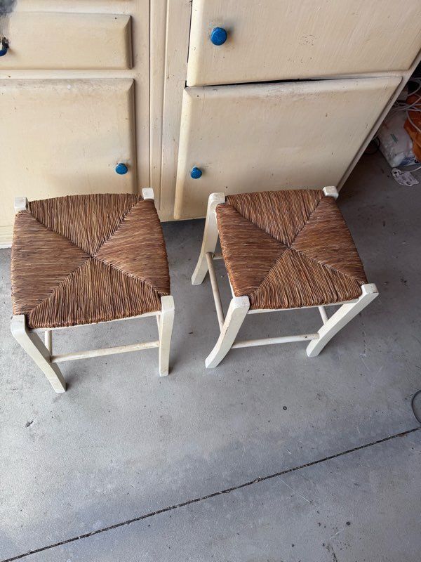 2 tabourets bois anciens
