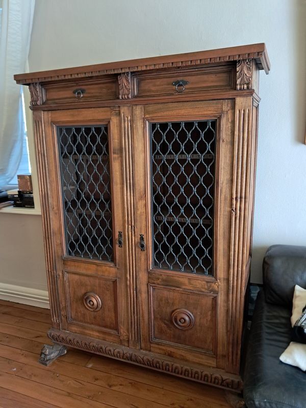 Petite armoire bibliothèque