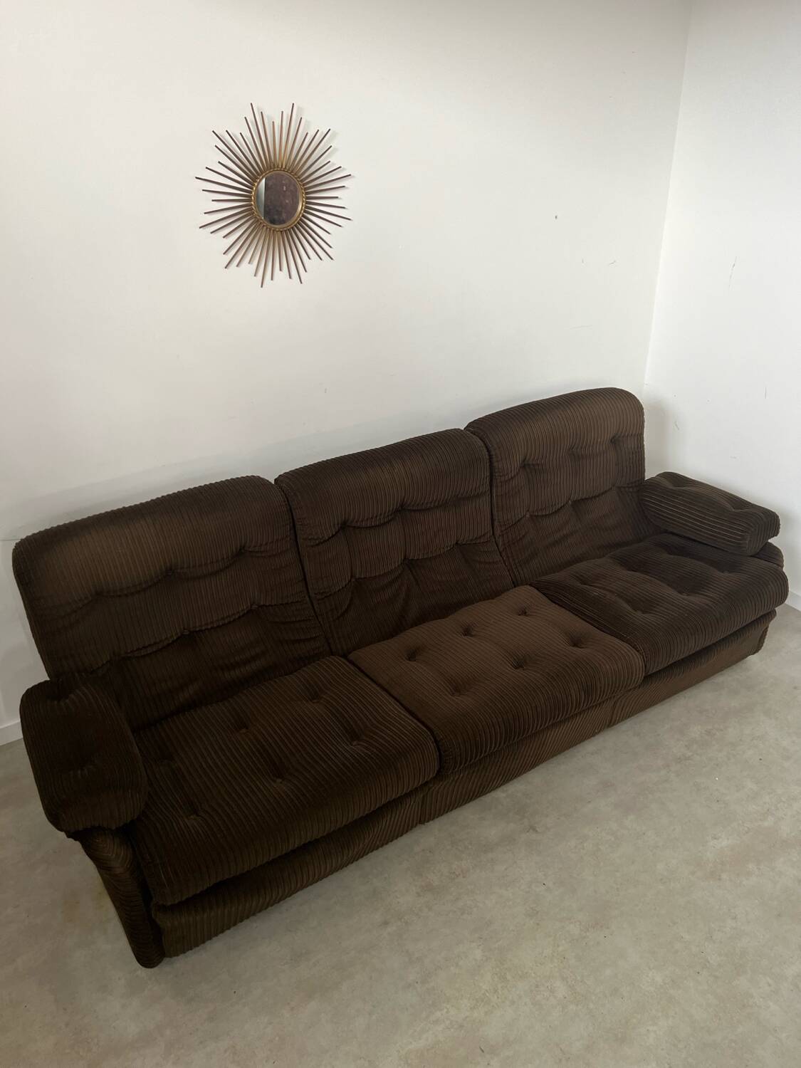 Ancien canapé vintage 3 place Airborne design français Cadestin velour