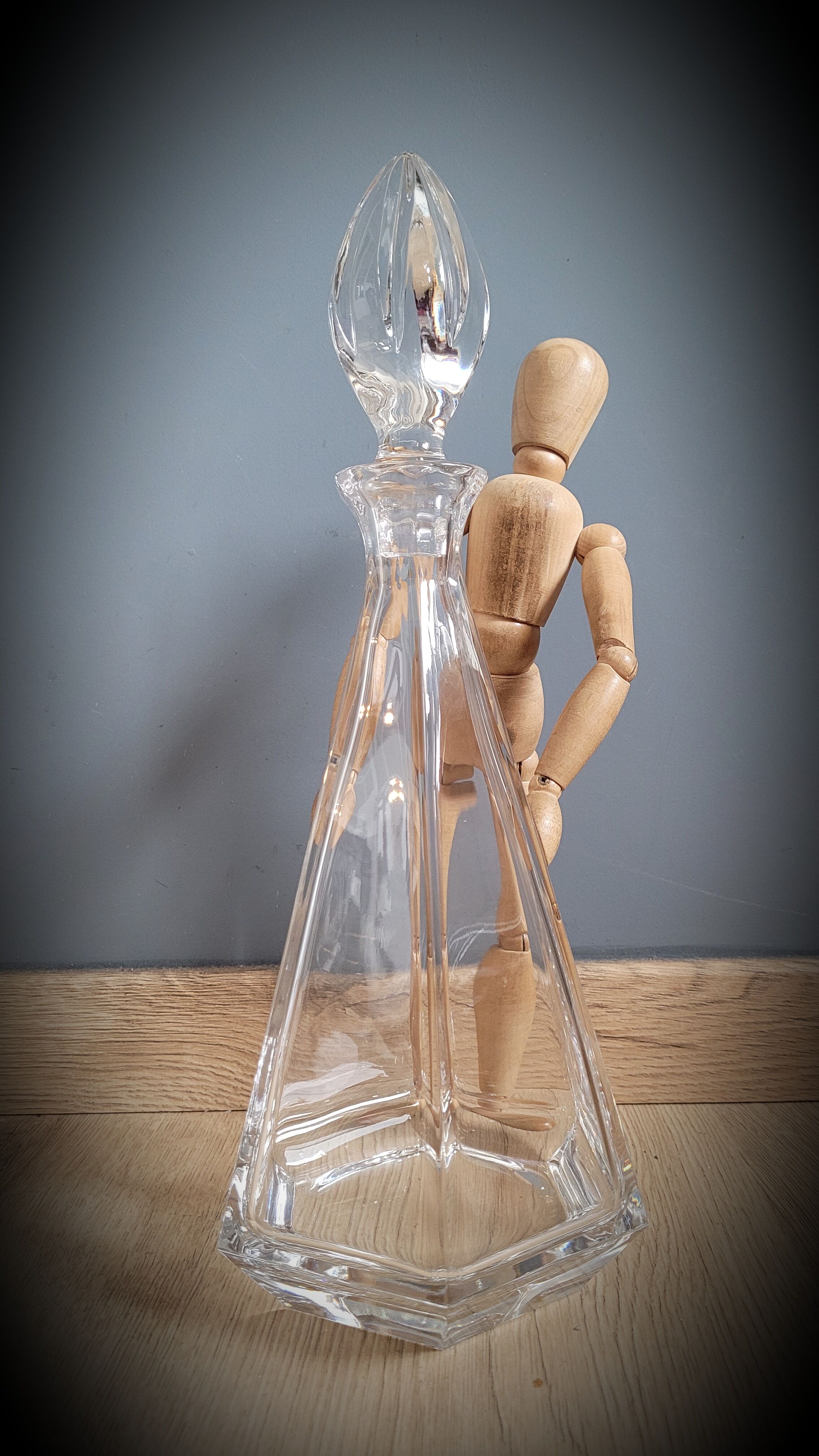 Pyramid crystal decanter
