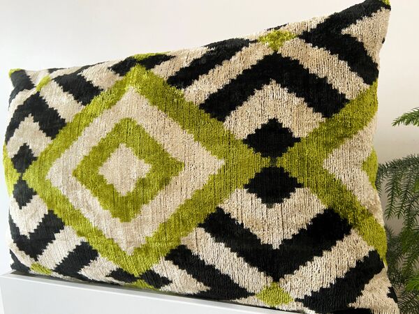Coussin velours Ikat losanges vert