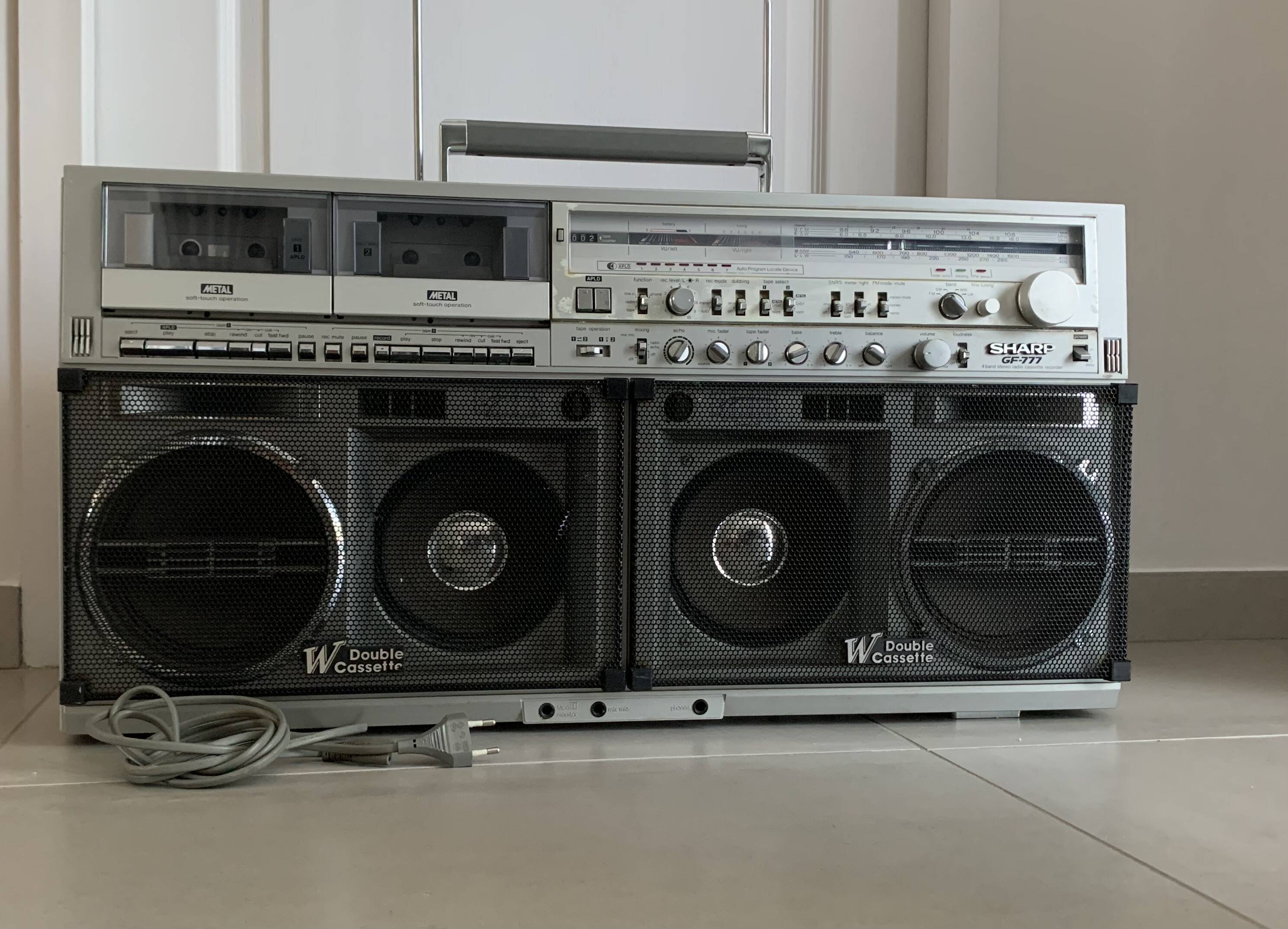 BOOMBOX GHETTO BLASTER