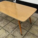 Table basse en stratifié style milieu du siècle
