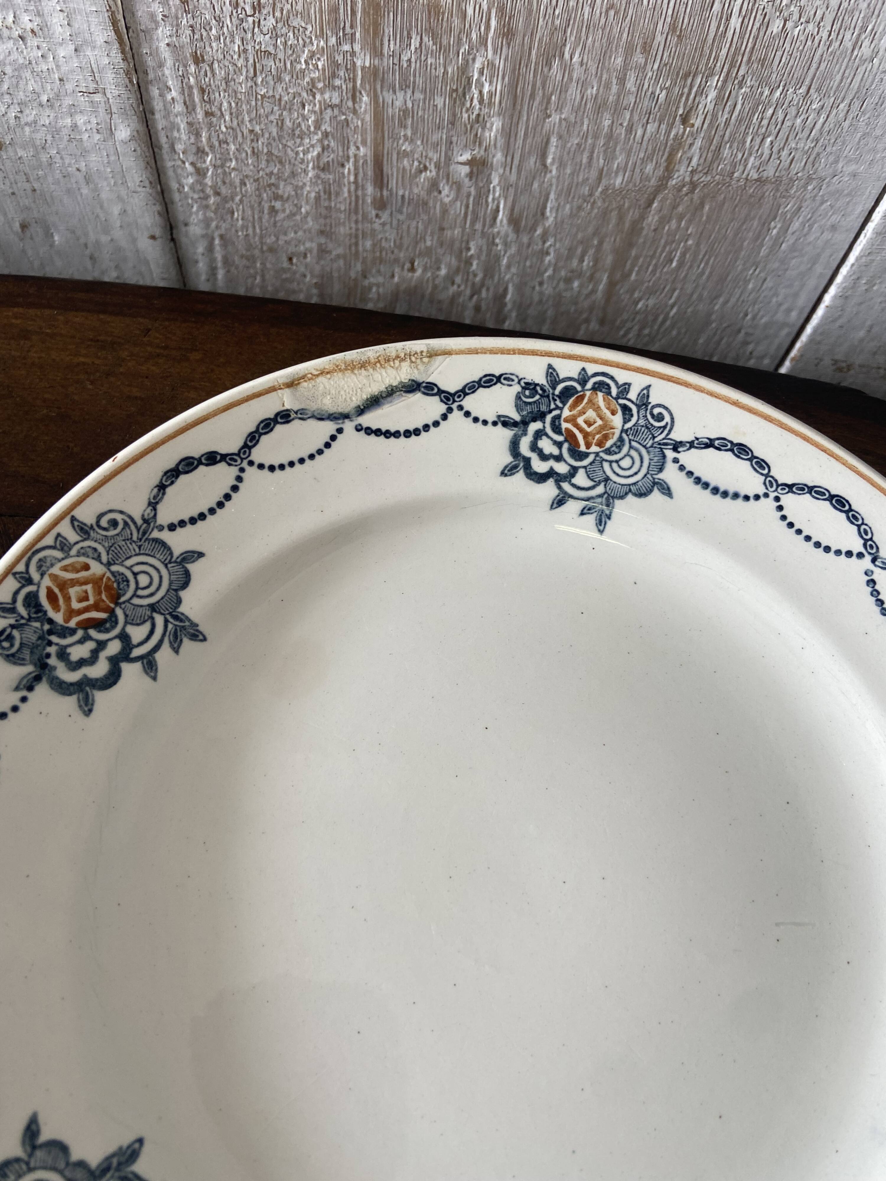 Set of 6 plates and 1 dish St Amand.