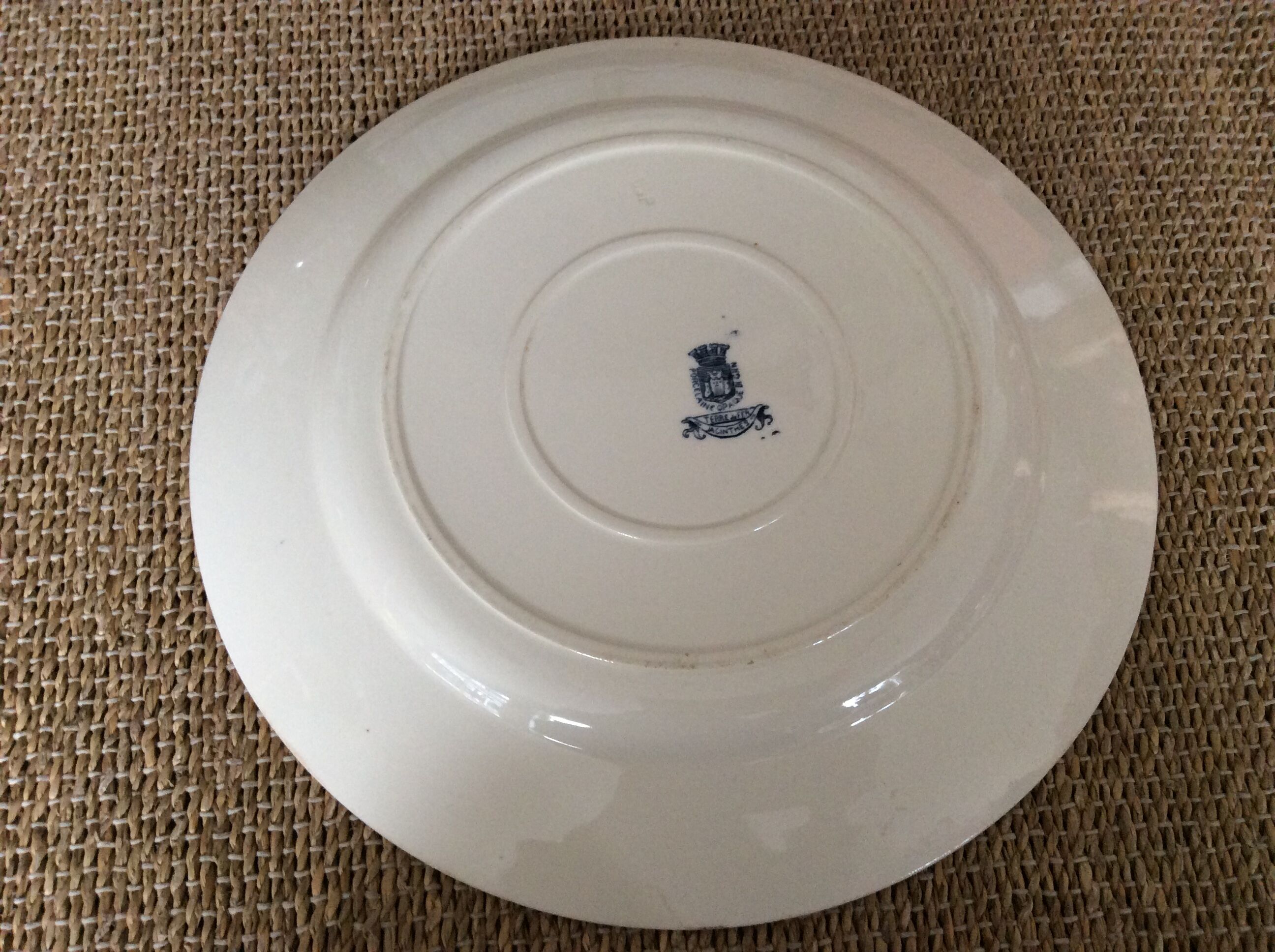 Round dish terre de fer