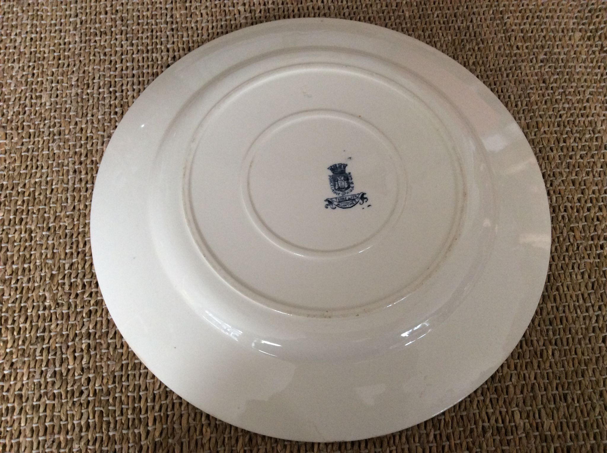 Round dish terre de fer