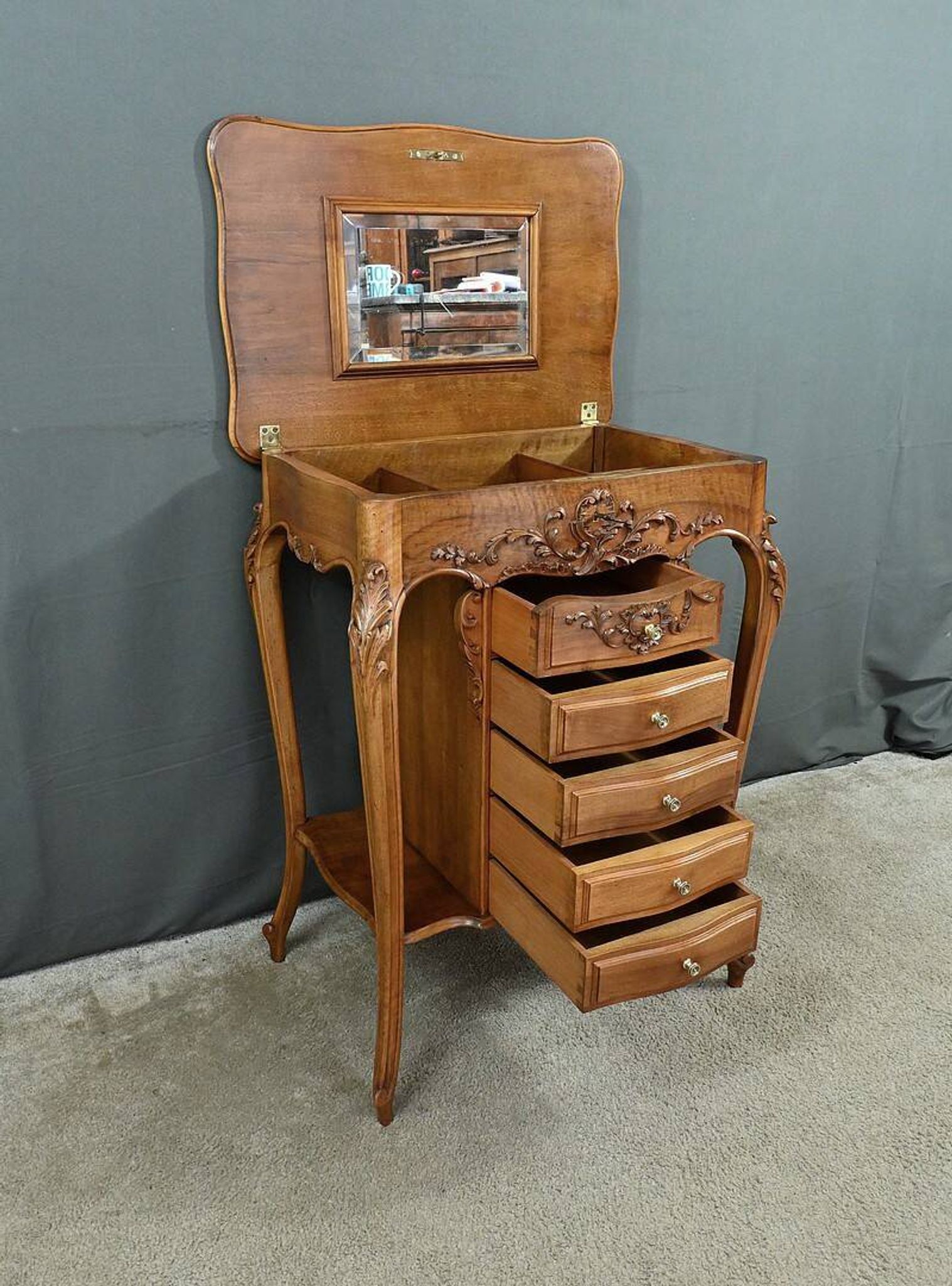 Walnut Coffee Table, Louis XV Style – Early 20th Century
