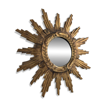 Miroir en forme de soleil convexe en bois sculpté et doré, années 1950