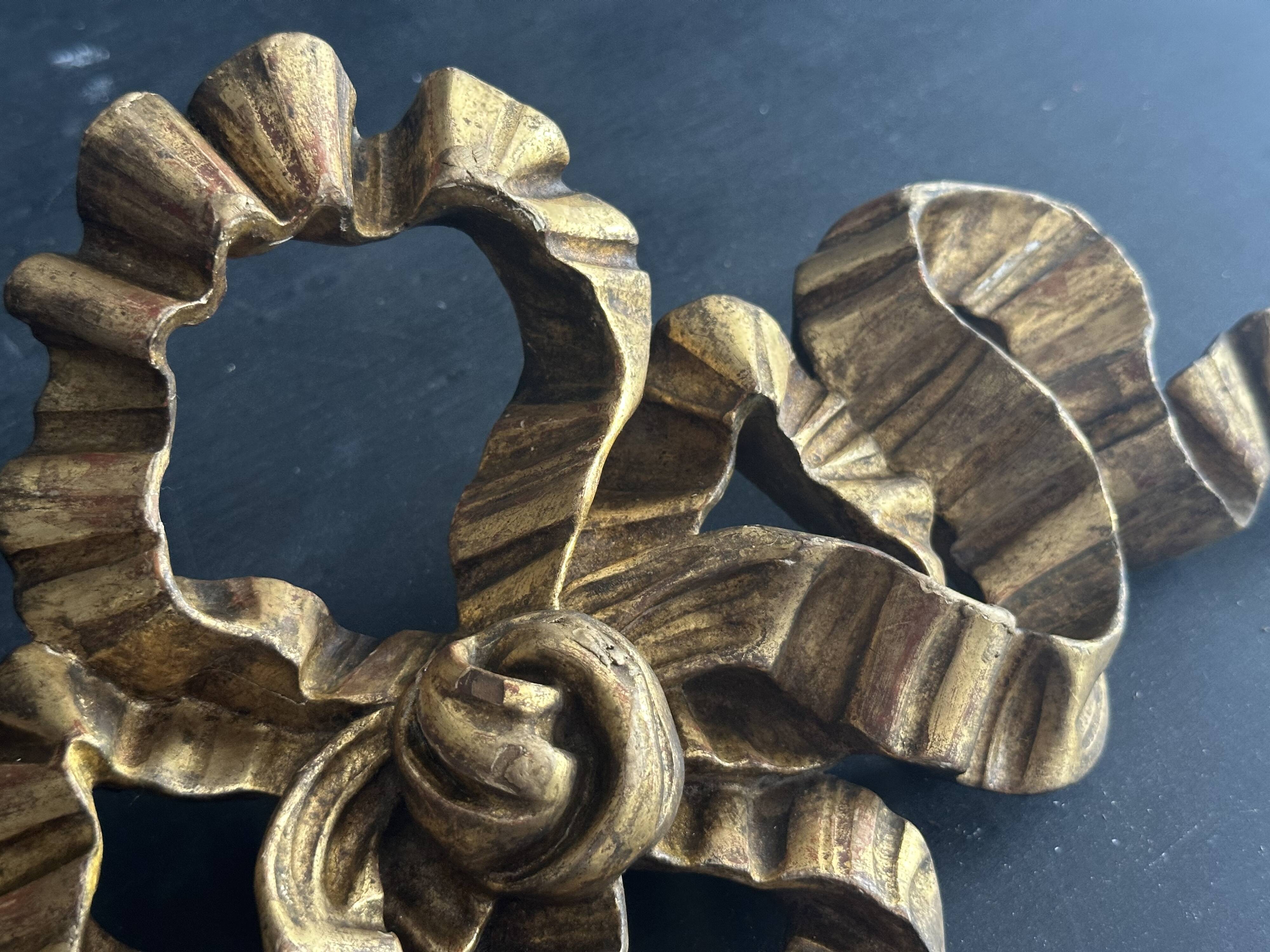 Ancient carved wooden fronton, Louis XVI bow, 19th century.