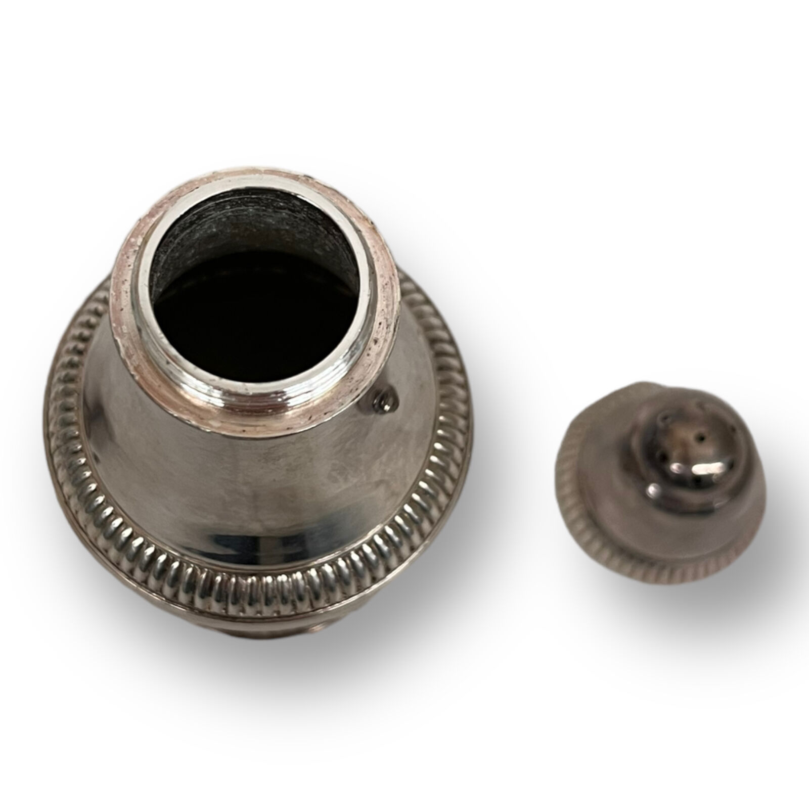 Salt shaker and pepper shaker in silver metal