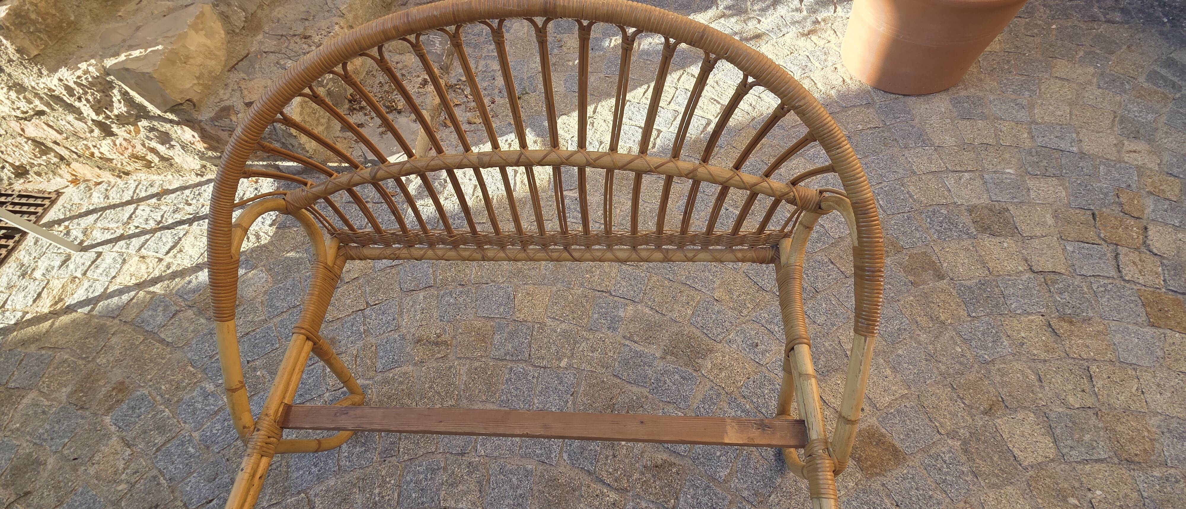 Read a vintage rattan person.