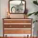 Commode ancienne française en merisier avec miroir – restaurée et peinte