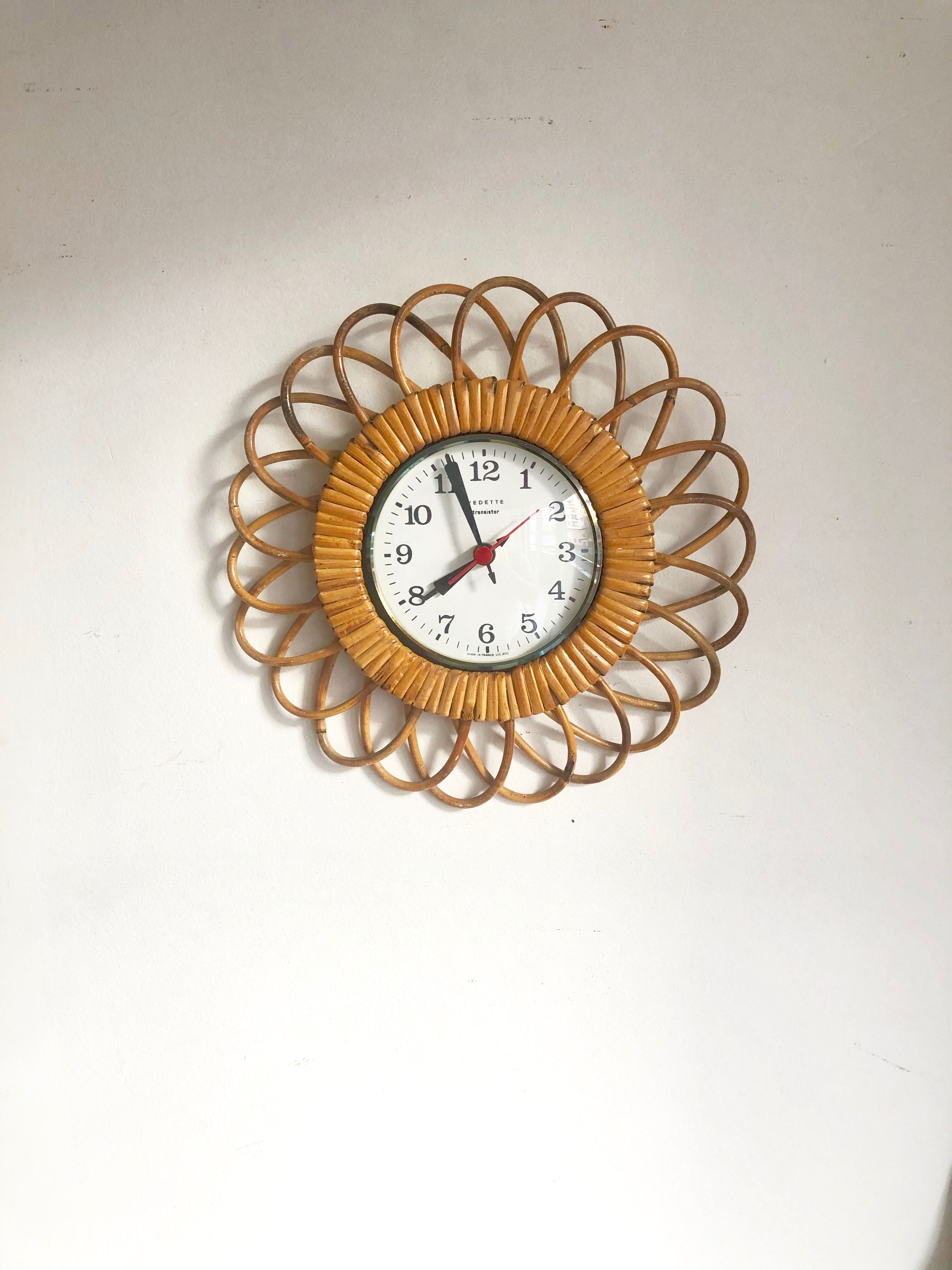 Rattan star clock