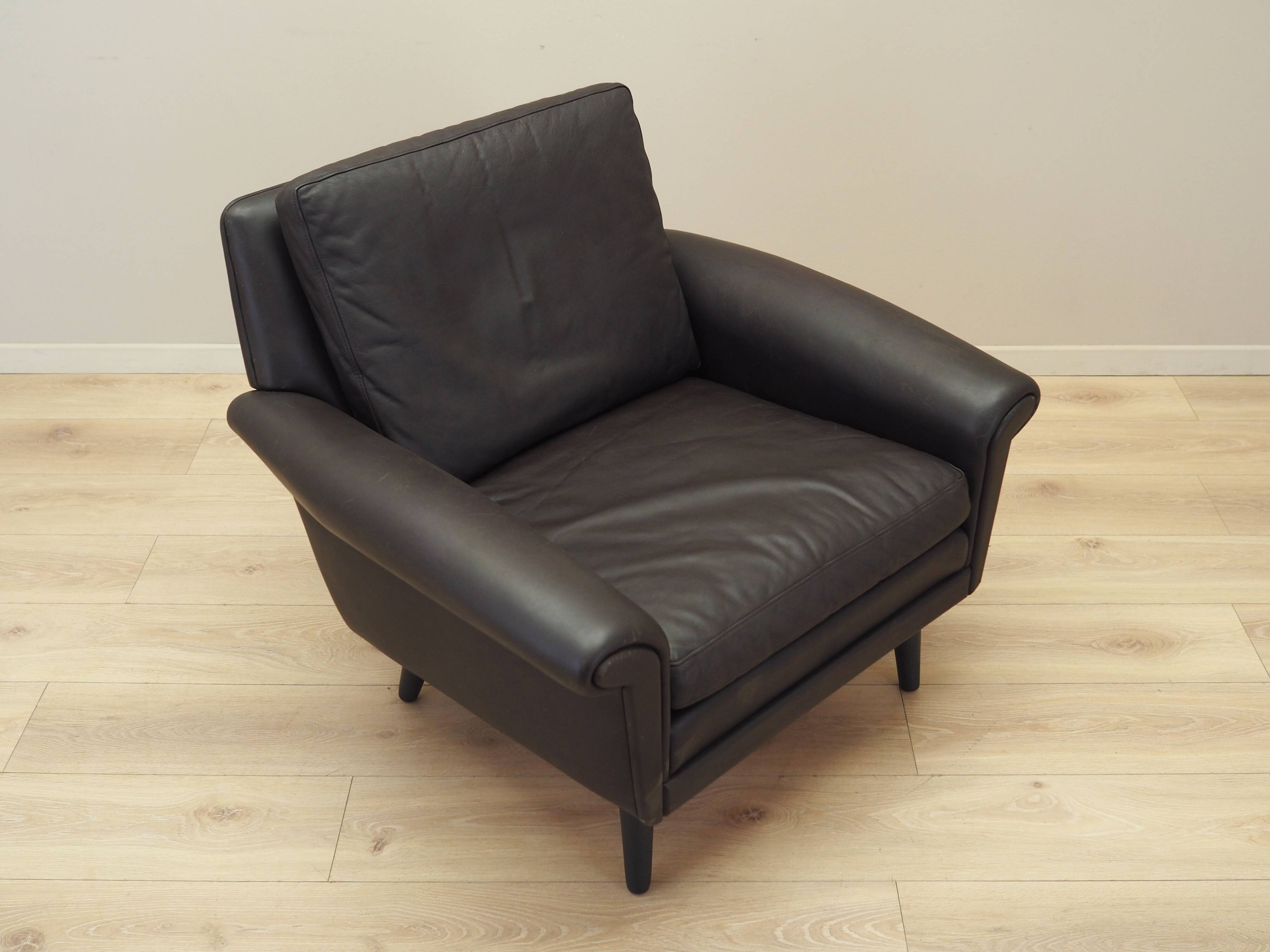 Fauteuil en cuir marron, design danois, années 1960, designer : Aage Christiansen.
