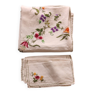 nappe brodée main et
