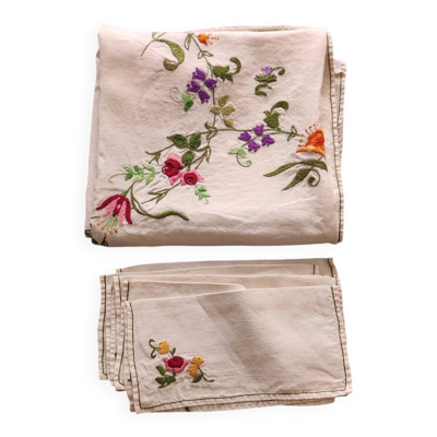 Nappe brodée main et ses six serviettes