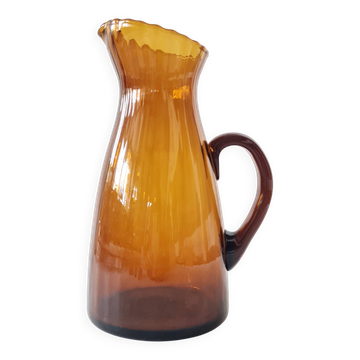 Carafe en verre ambré - col dentelle