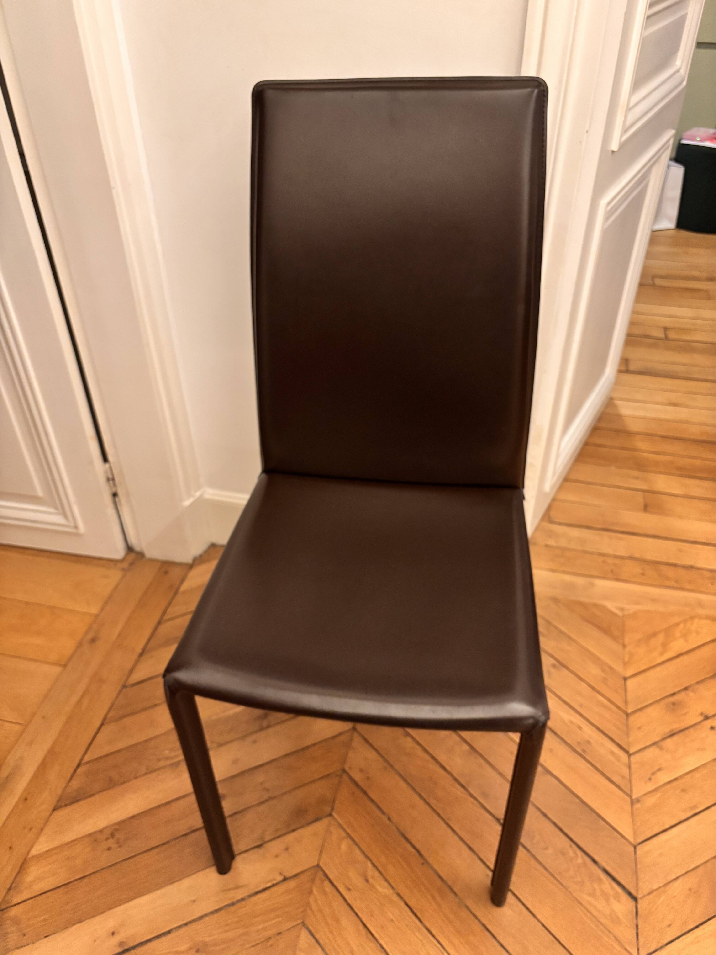 Many brown leather chairs "Roche Bobois"