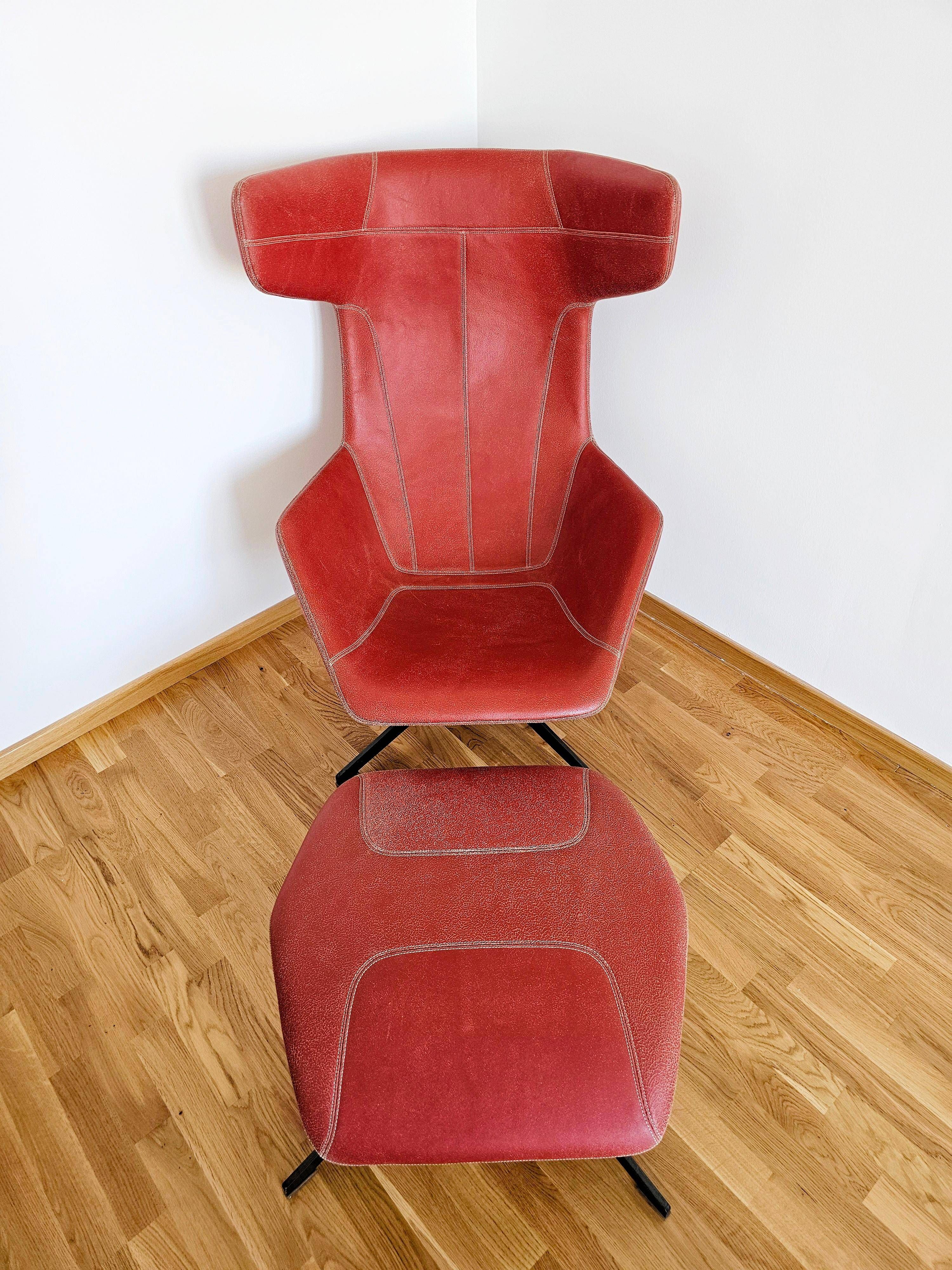 "Take a line for a walk" Armchair and Ottoman Alfredo Haberli for Moroso