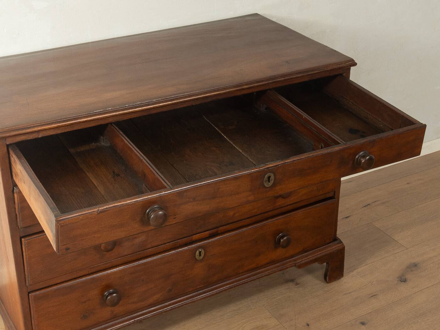 Commode en lin de l'ère victorienne vers 1840, vintage