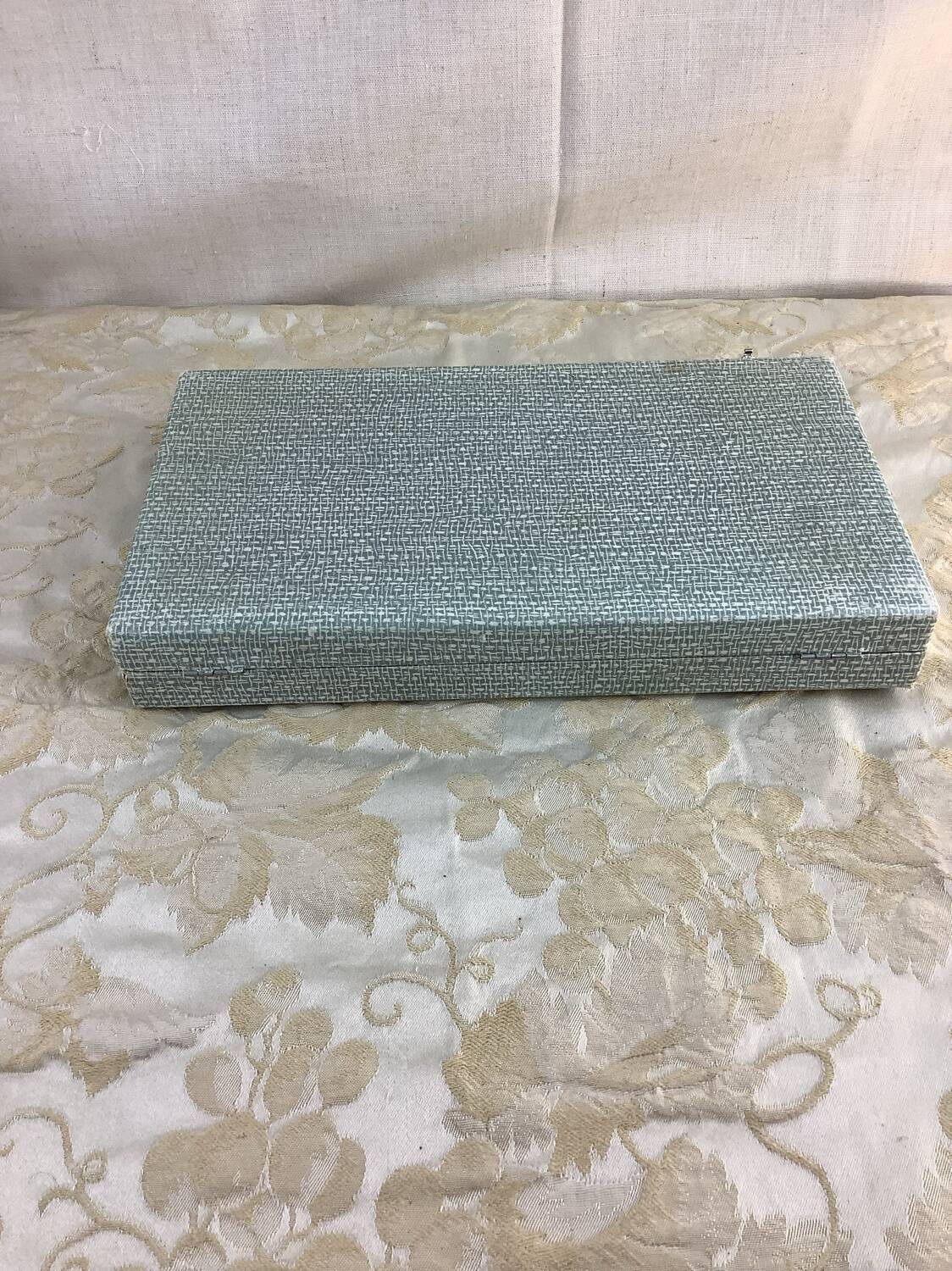 Box of 12 vintage knives