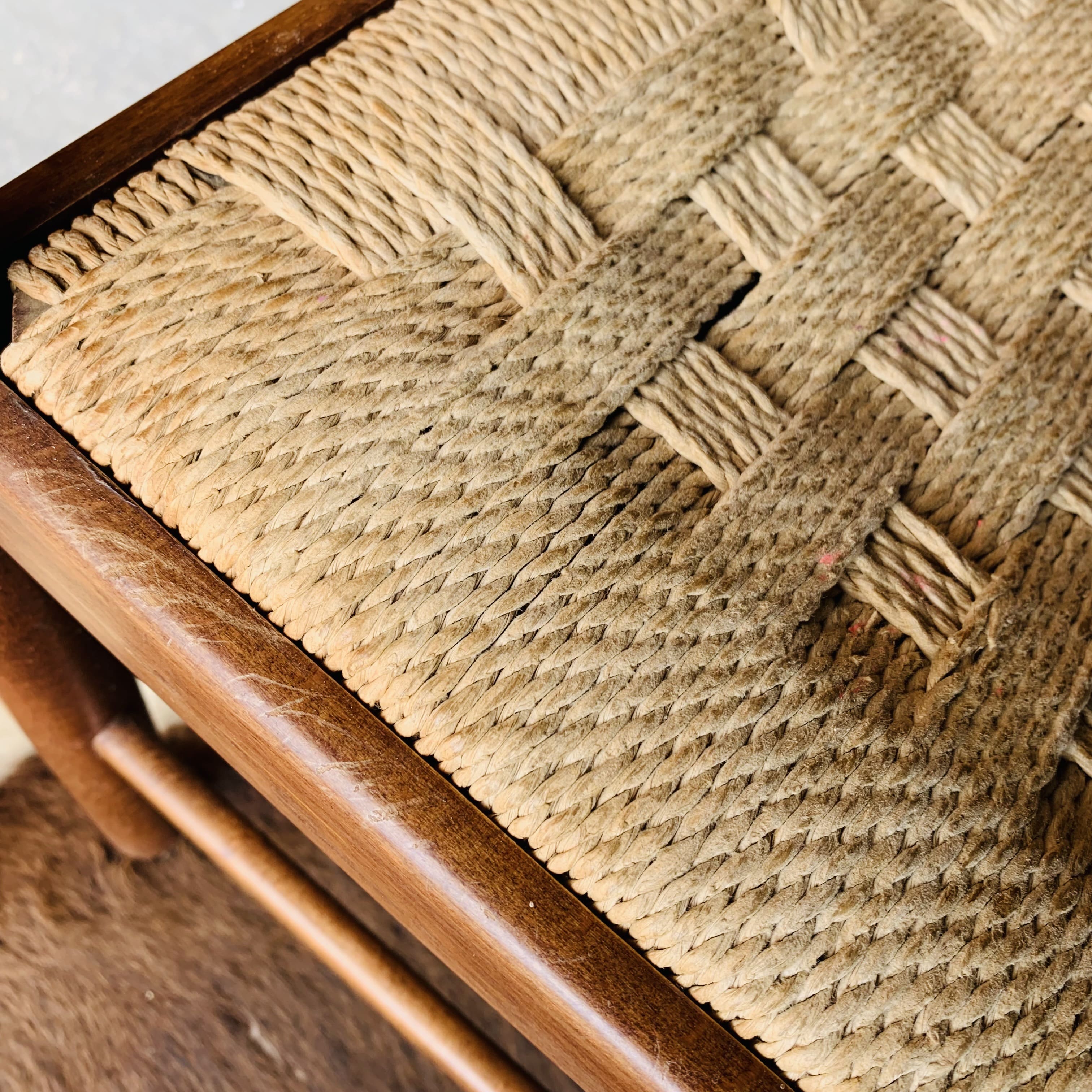 5 chairs made of wood and rope